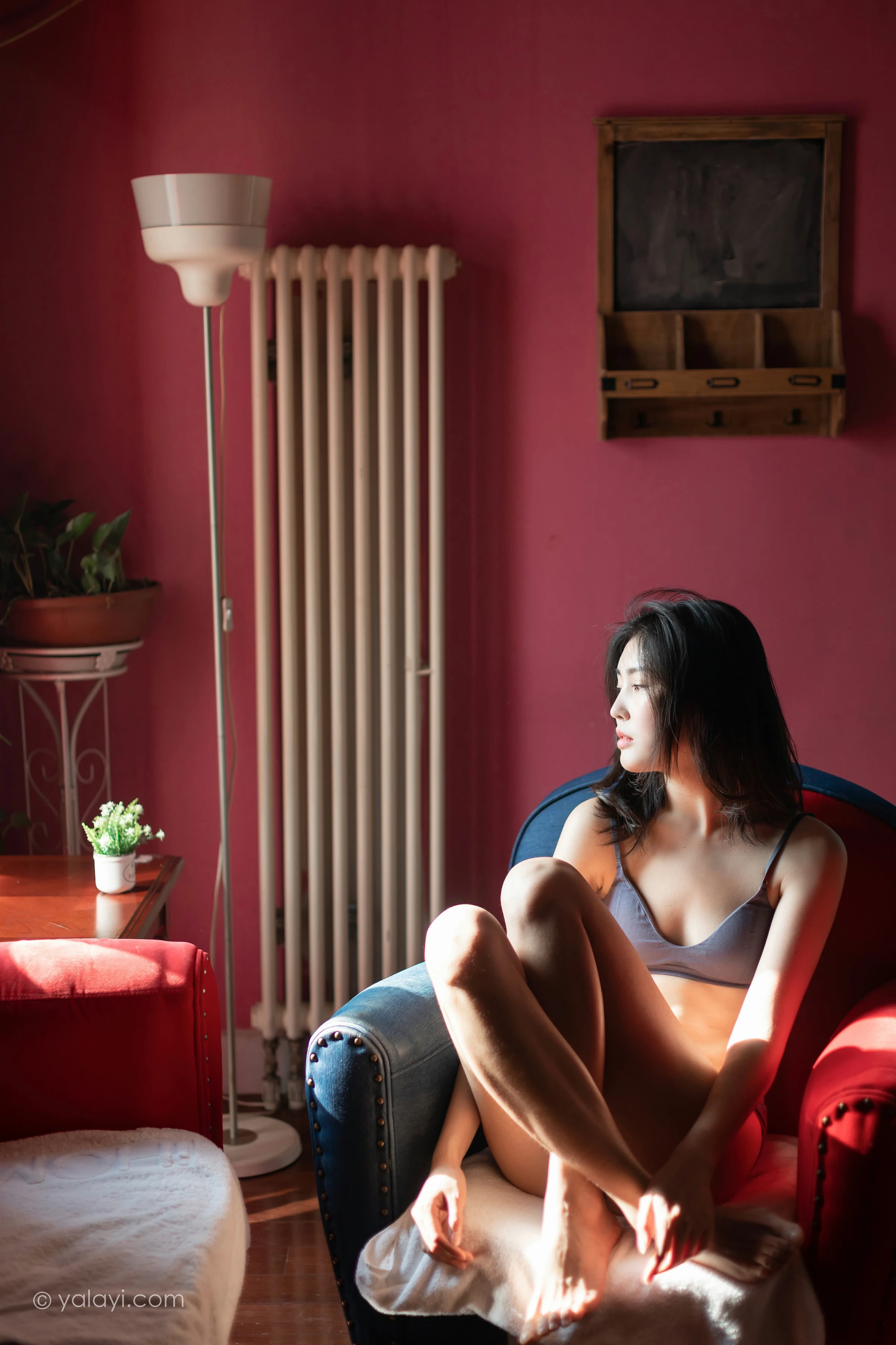 [YALAYI雅拉伊]NO.709 《追光》 苍儿 灰色内衣居家性感私房写真集第15张