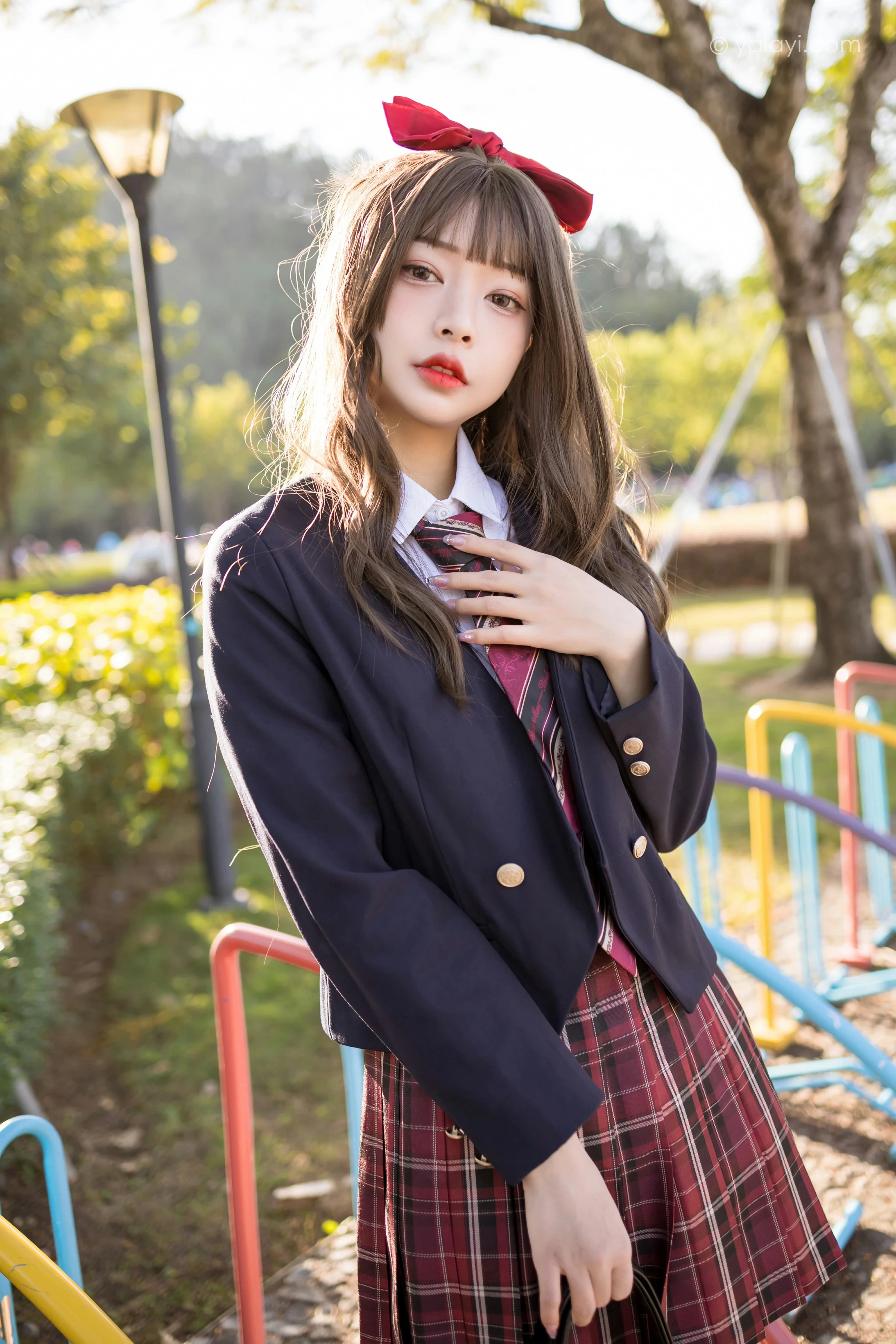 [YALAYI雅拉伊]2022.01.03 最美的青春 阿禾 蓝色JK制服衬衫加红色格子短裙私房写真集第9张