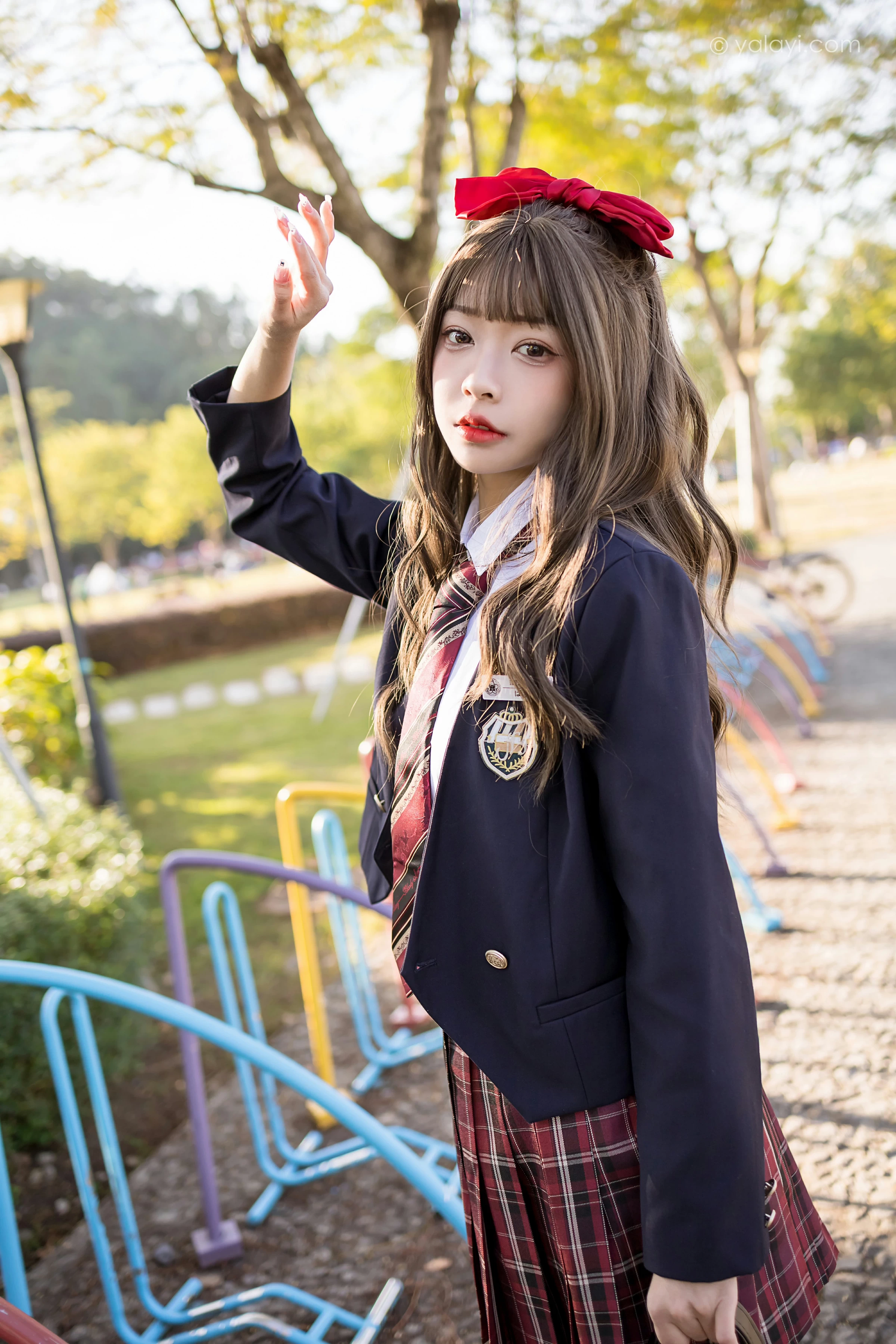 [YALAYI雅拉伊]2022.01.03 最美的青春 阿禾 蓝色JK制服衬衫加红色格子短裙私房写真集第13张