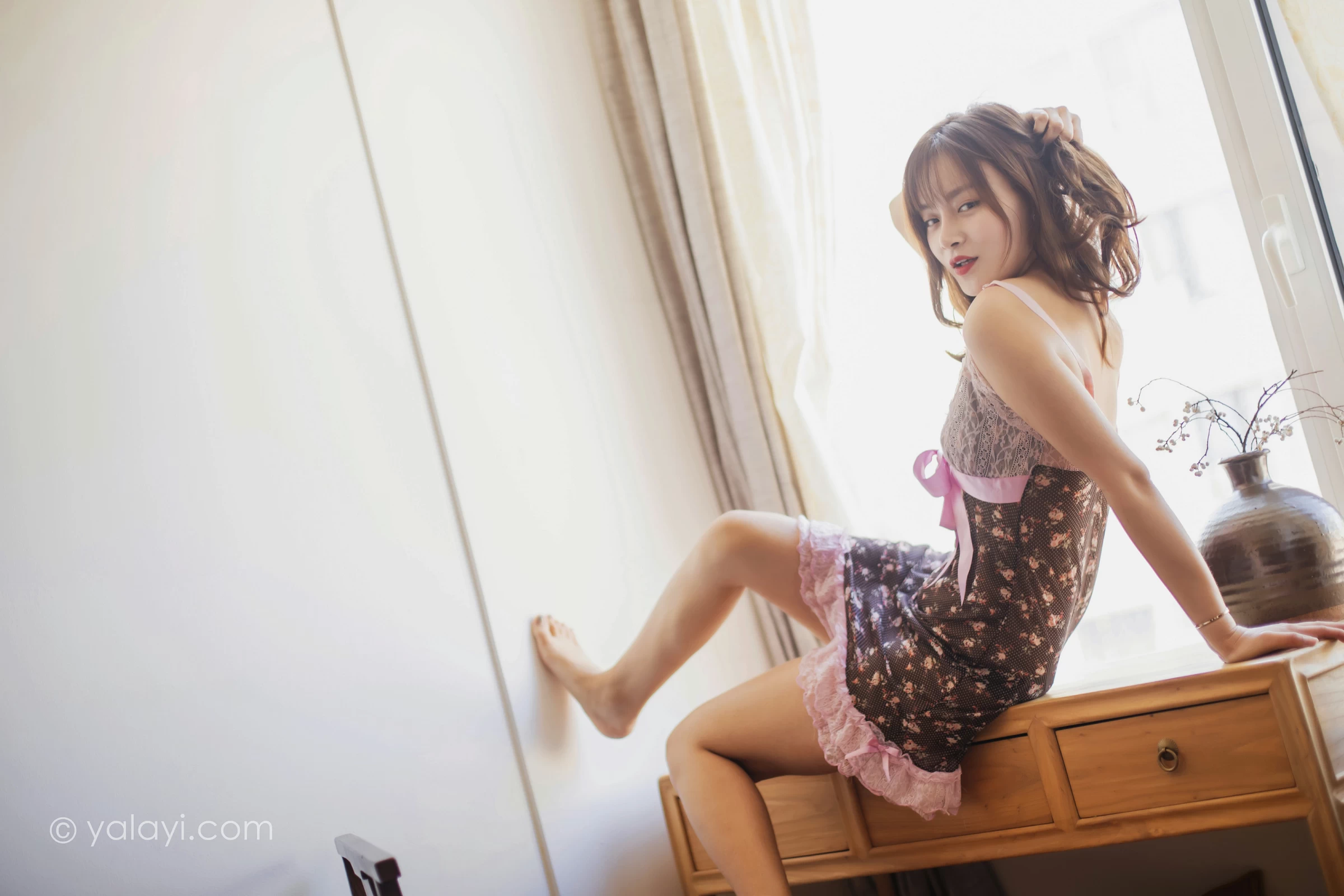 [YALAYI雅拉伊]2021.12.10 自愈 芷琳 粉色吊带蕾丝睡衣裙性感私房写真集第13张