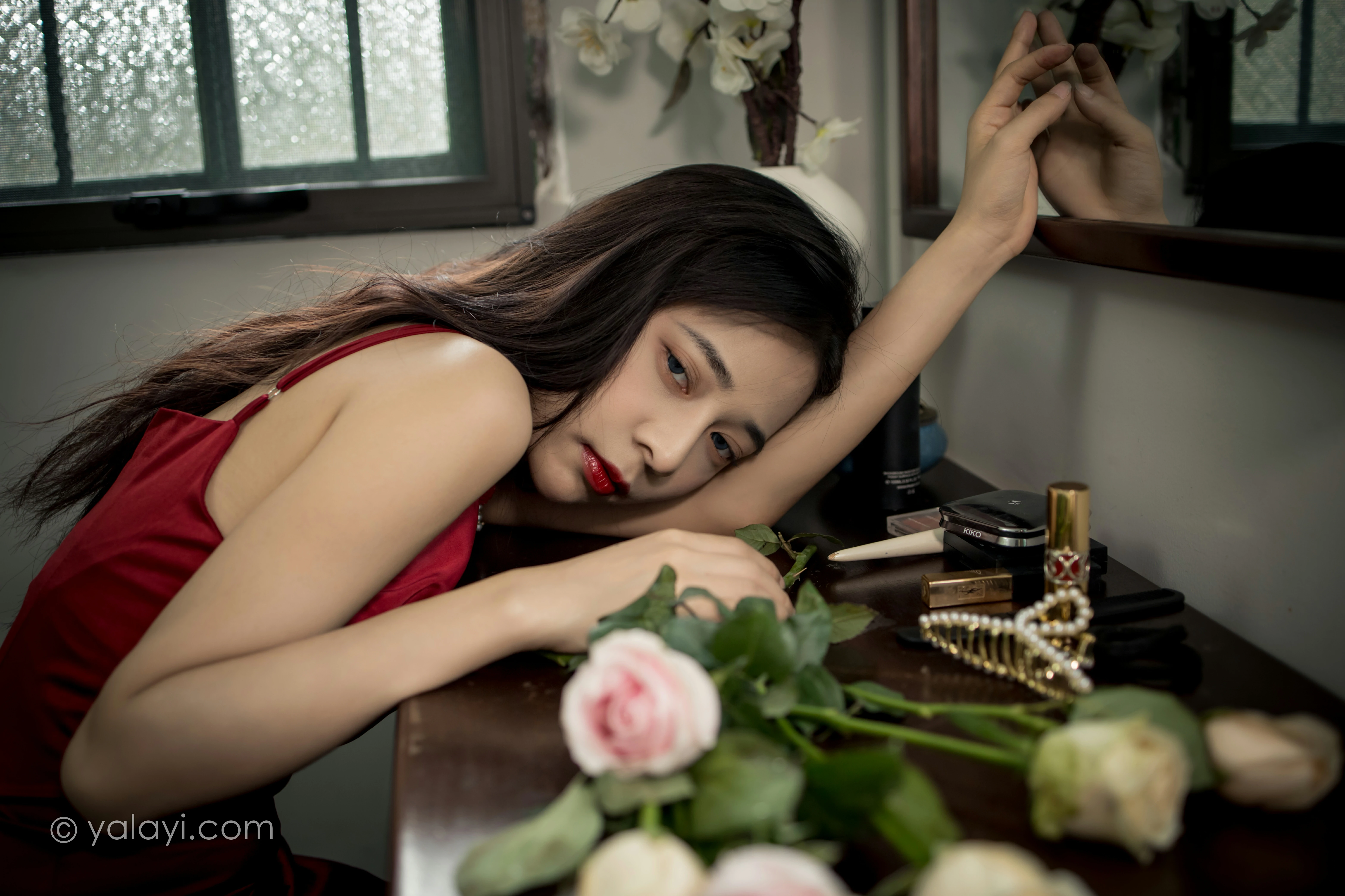 [YALAYI雅拉伊]NO.848 红颜 诗咏 红色吊带连衣裙居家性感写真集第4张