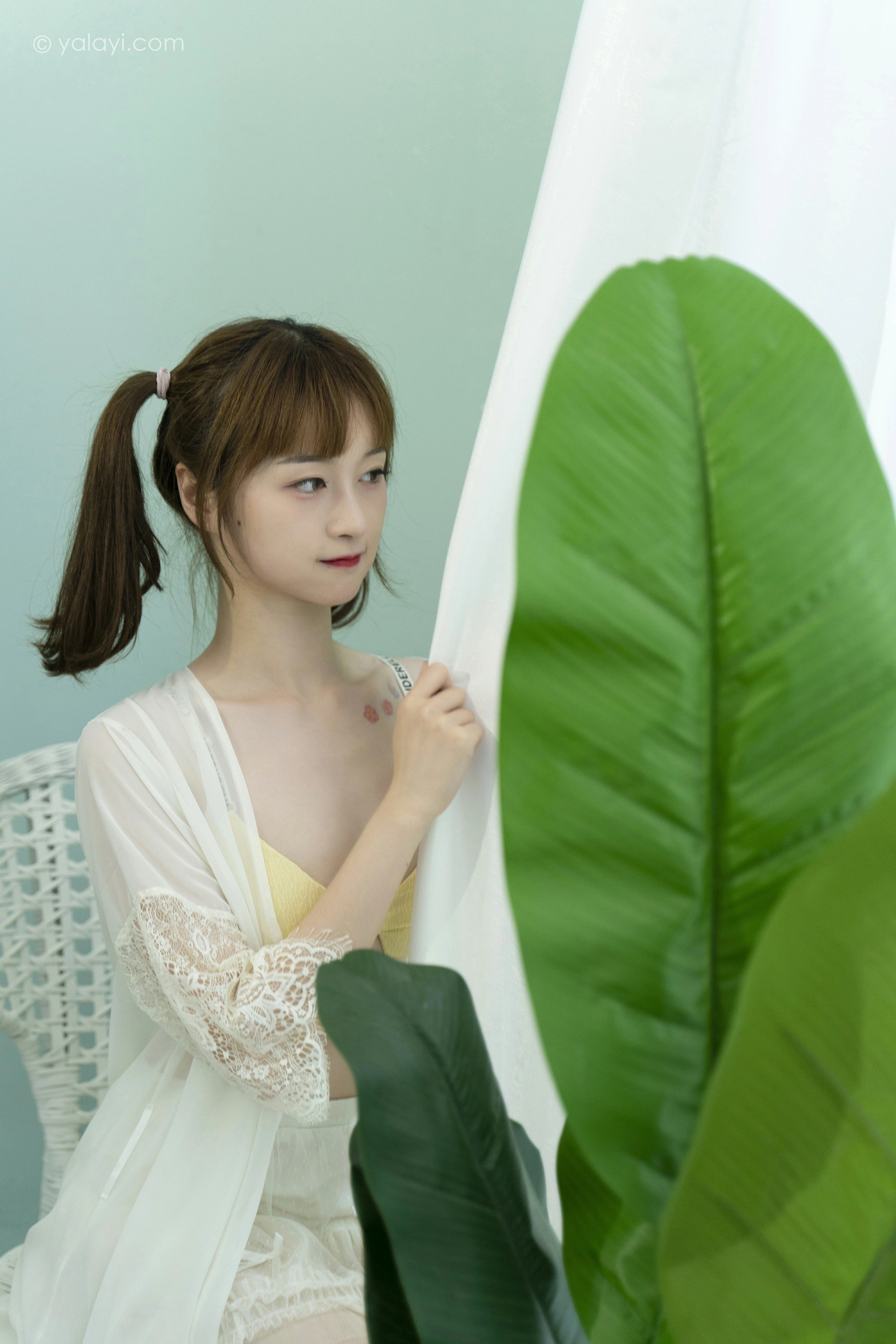 [YALAYI雅拉伊]NO.849 花漾裙裙 京京 白色透视睡衣与短裙加黄色内衣性感写真集第5张