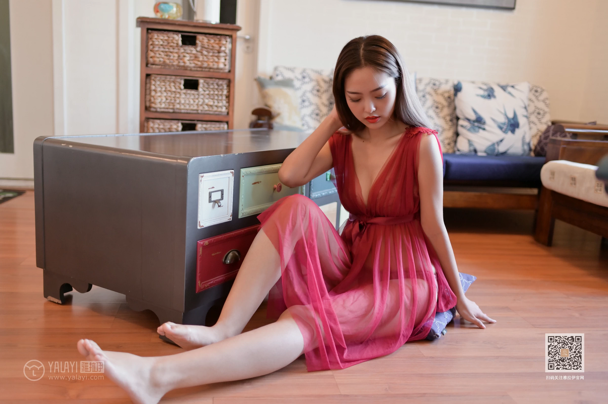 [YALAYI雅拉伊]Vol.446 红拂女 出尘 白色透视情趣连衣裙居家性感私房写真集第3张