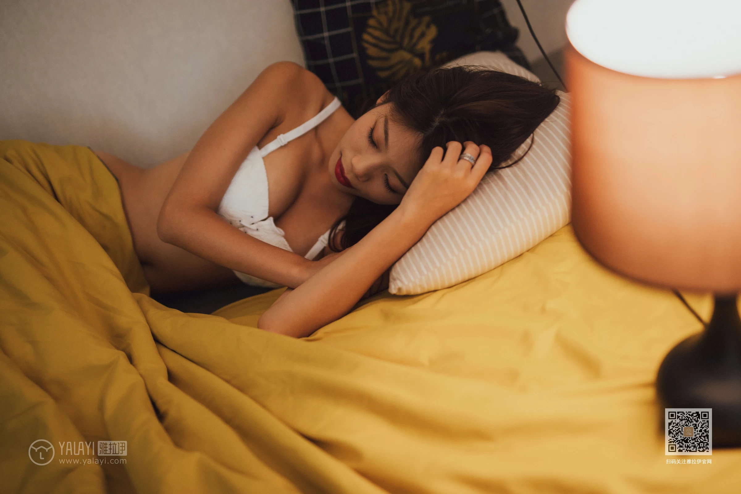 [YALAYI雅拉伊]Vol.448 靡靡之音 静初 白色蕾丝内衣居家性感私房写真集第14张