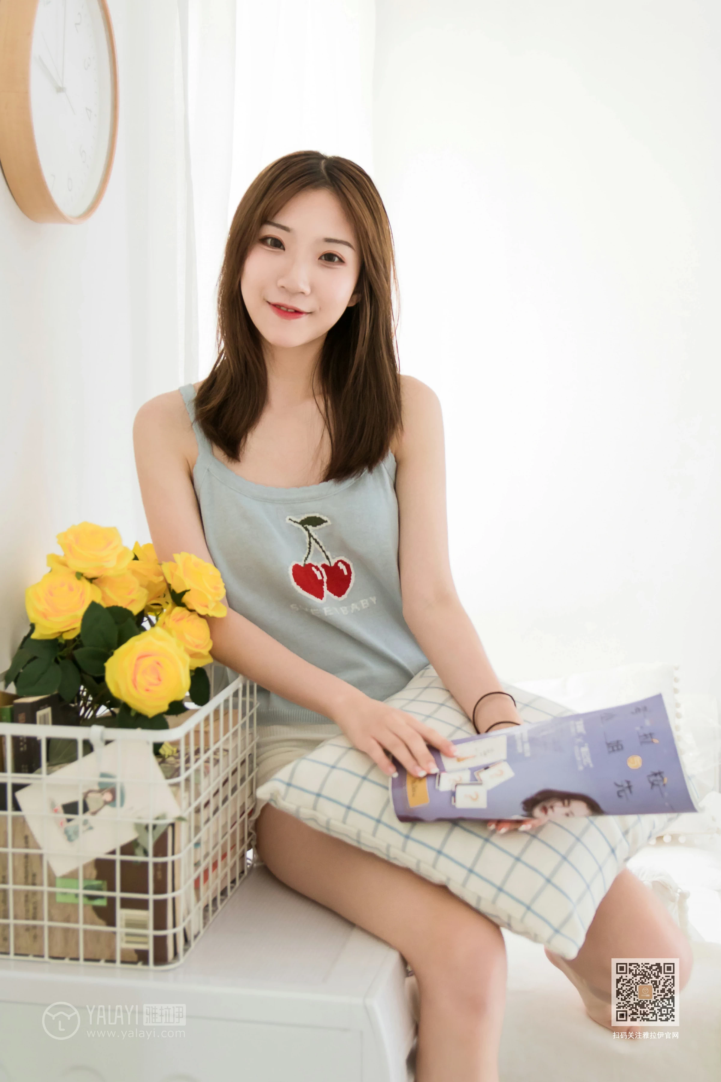 [YALAYI雅拉伊]Vol.465 樱桃姐妹花 大乔小乔 性感小背心加白色短裤私房写真集第5张