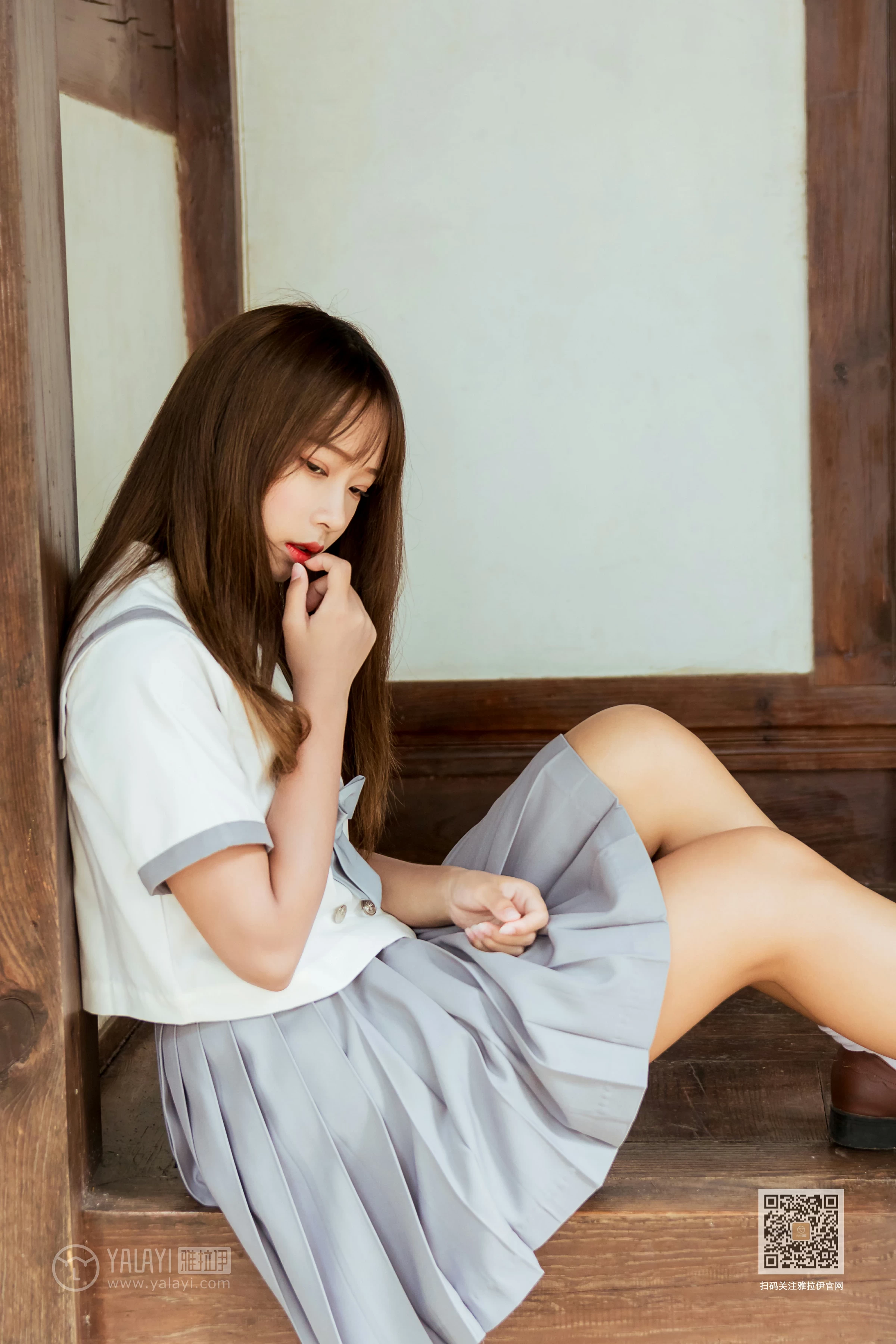 [YALAYI雅拉伊]Vol.471 越秀百褶裙少女 阿禾 日本高中女生制服加短裙性感私房写真集第5张