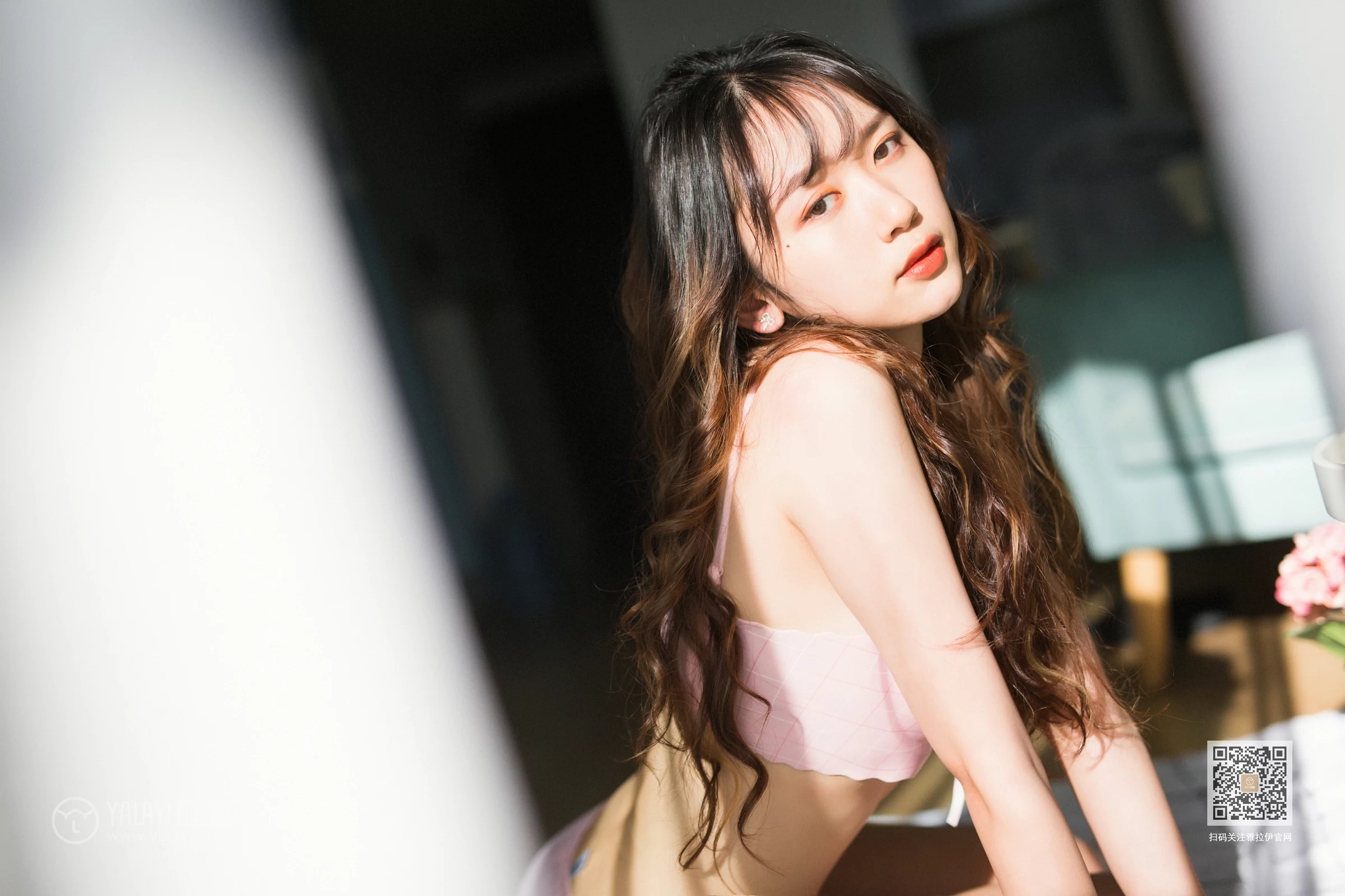 [YALAYI雅拉伊]Vol.517 触不可及的你 晓琳 粉色性感内衣居家私房写真集第9张