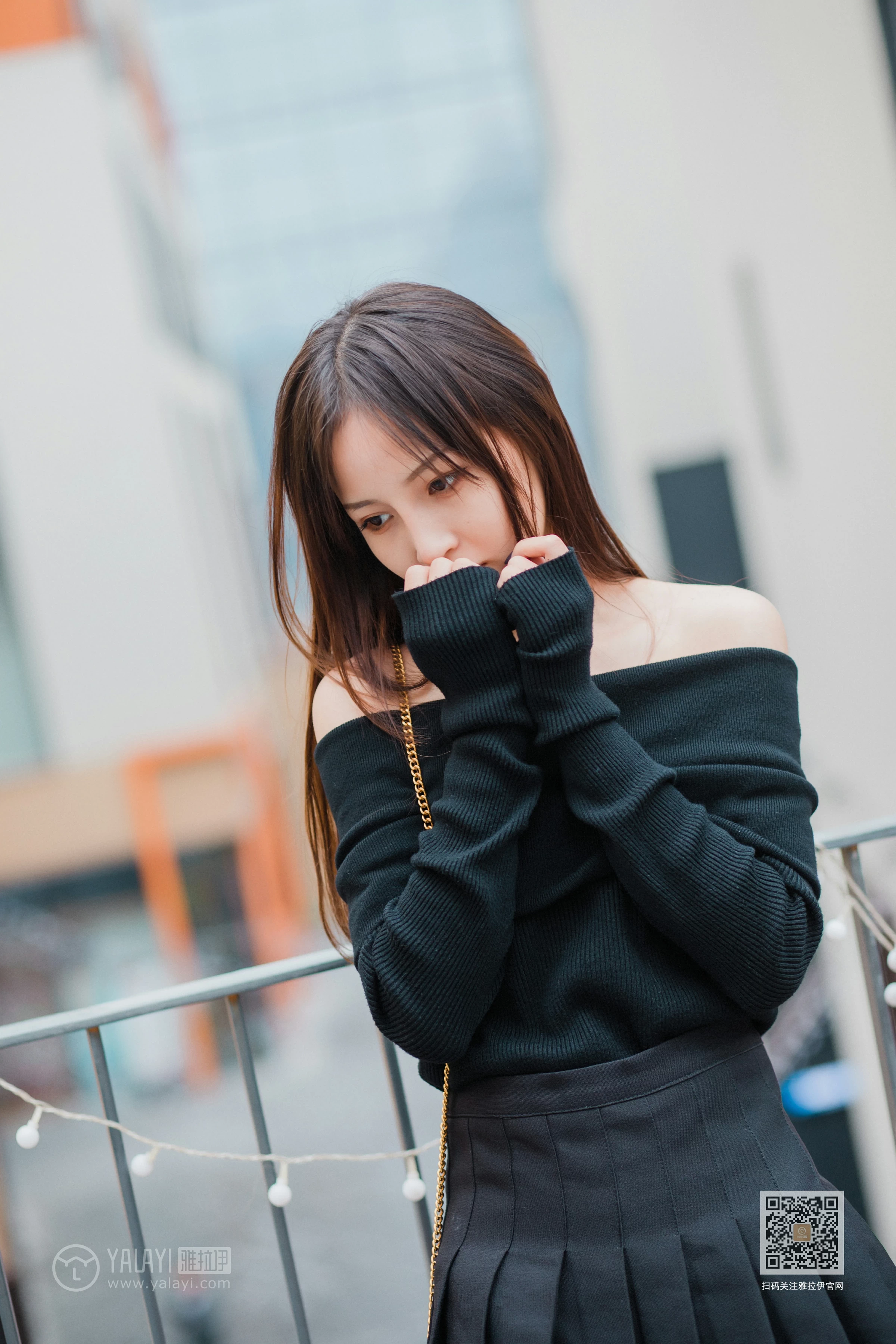 [YALAYI雅拉伊]Vol.520 广漂女孩儿 小五 黑色抹胸上衣加黑色短裙性感私房写真集第13张