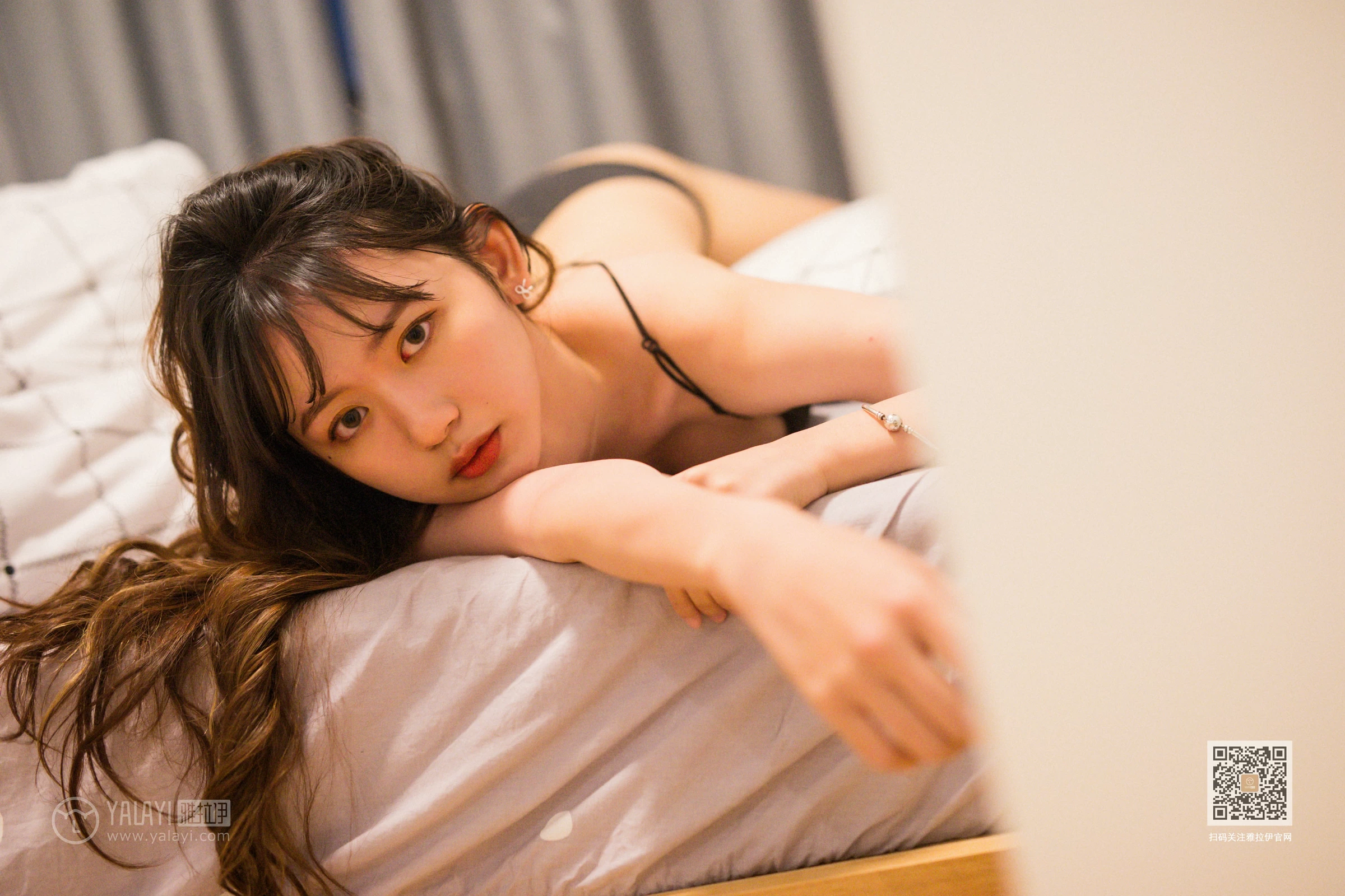 [YALAYI雅拉伊]Vol.532 醒不来的梦 晓琳 黑色内衣加牛仔热裤性感私房写真集第10张