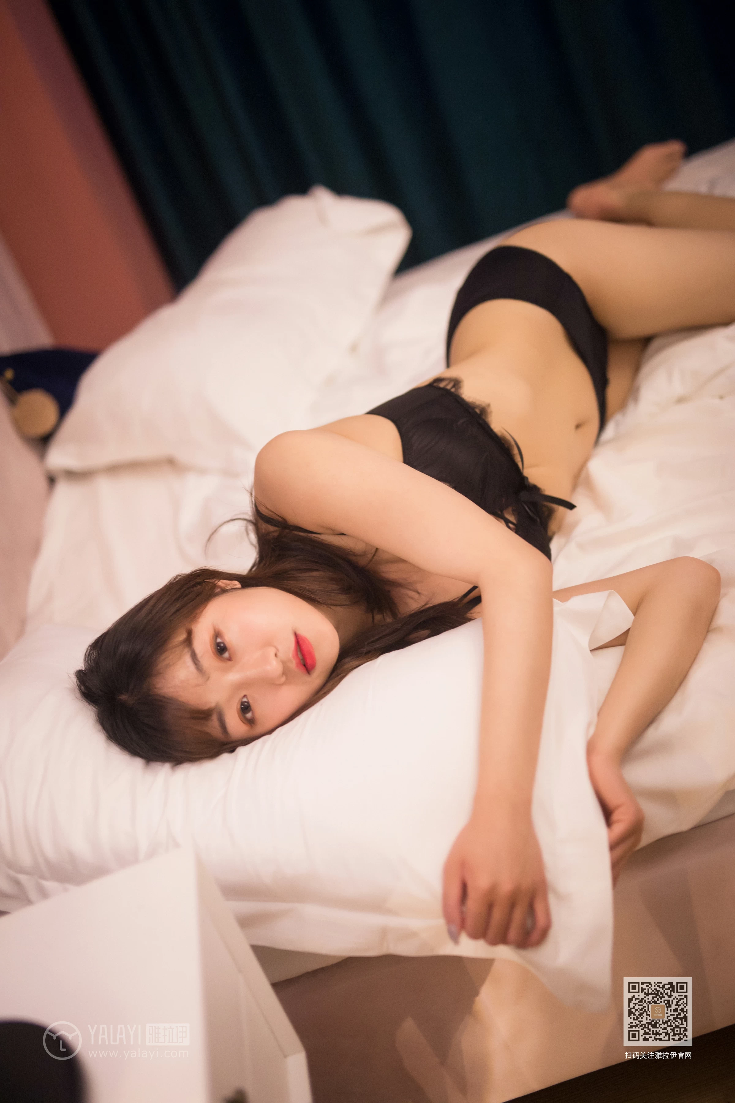 [YALAYI雅拉伊]Vol.537 撒娇女友最好命 小颖 黑色蕾丝情趣内衣性感私房写真集第11张