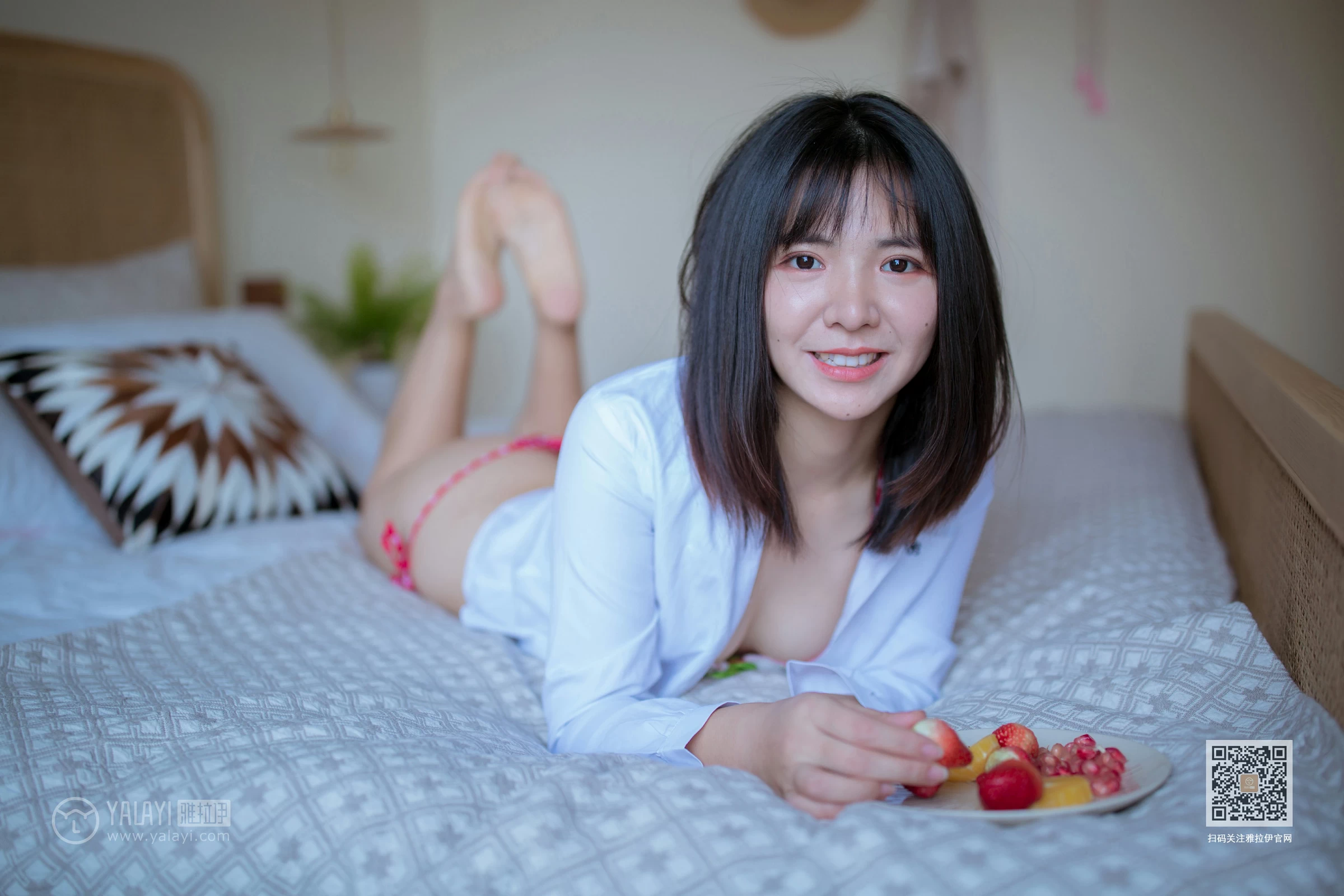 [YALAYI雅拉伊]Vol.539 安妮大宝贝 白色衬衫加红色情趣内衣性感私房写真集第4张