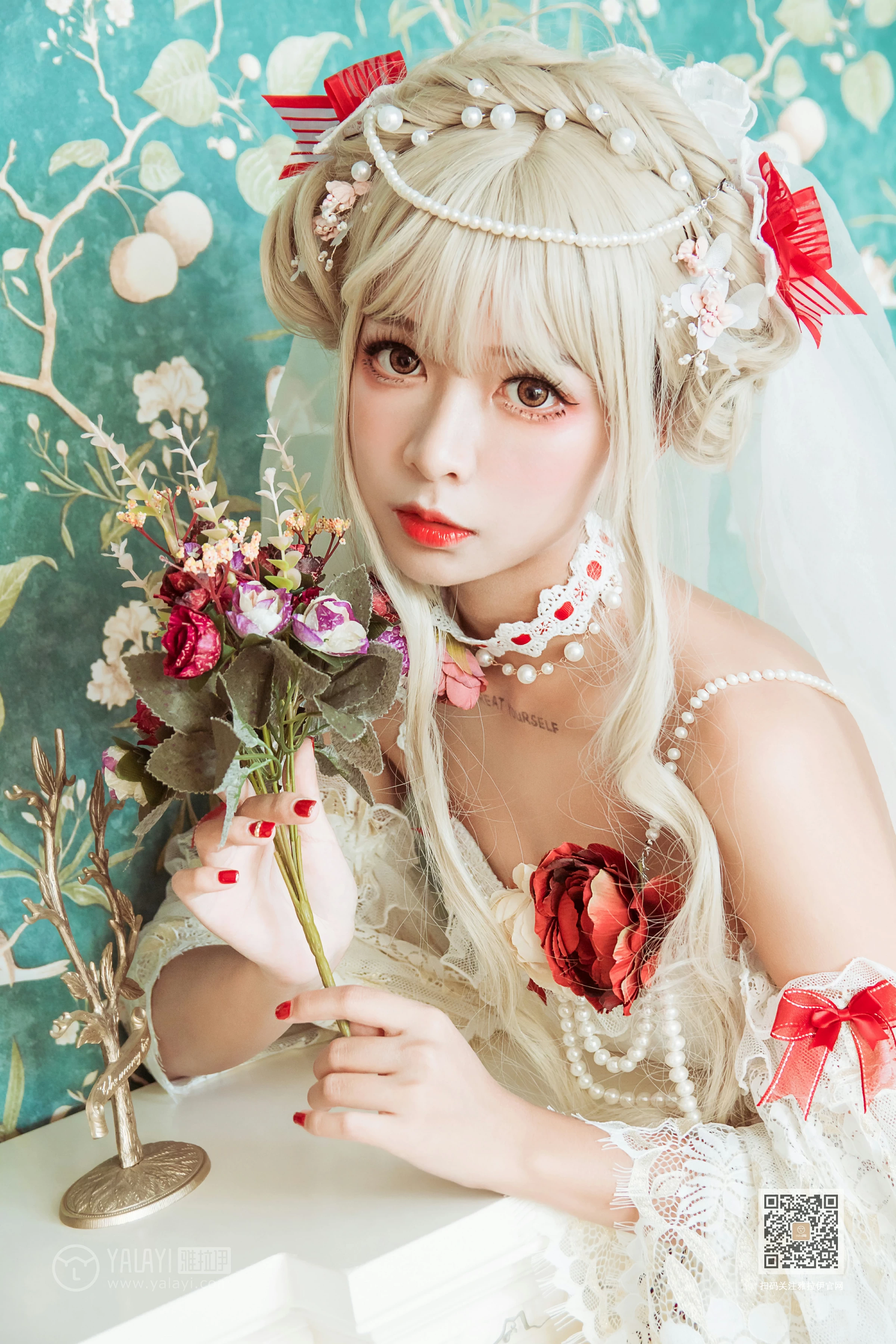 [YALAYI雅拉伊]Vol.521 梦幻洛丽塔 阿禾 白色情趣吊带连衣裙性感私房写真集第3张