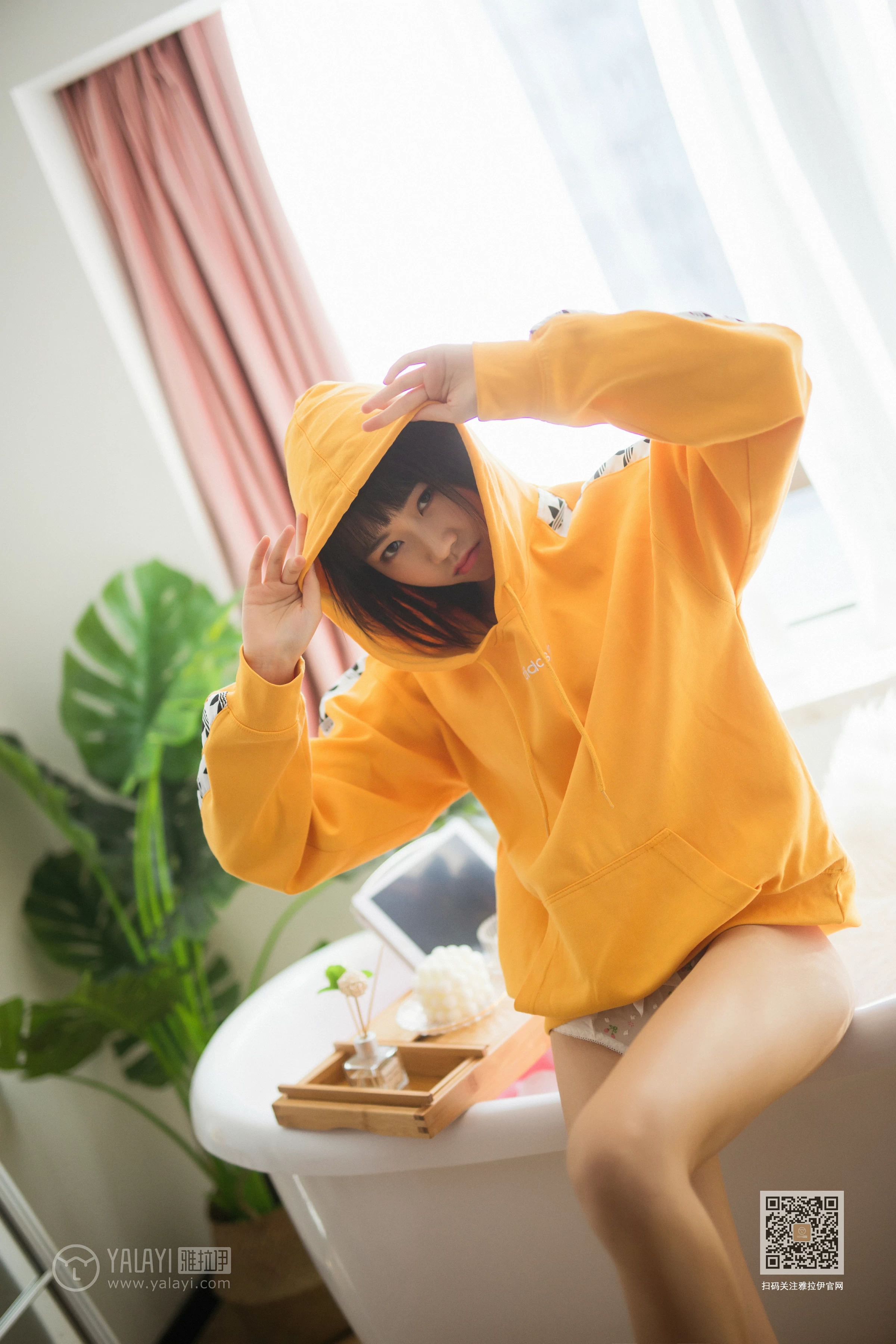 [YALAYI雅拉伊]Vol.528 缤纷阳光 粉粉 橙色卫衣加白色性感内衣私房写真集第6张