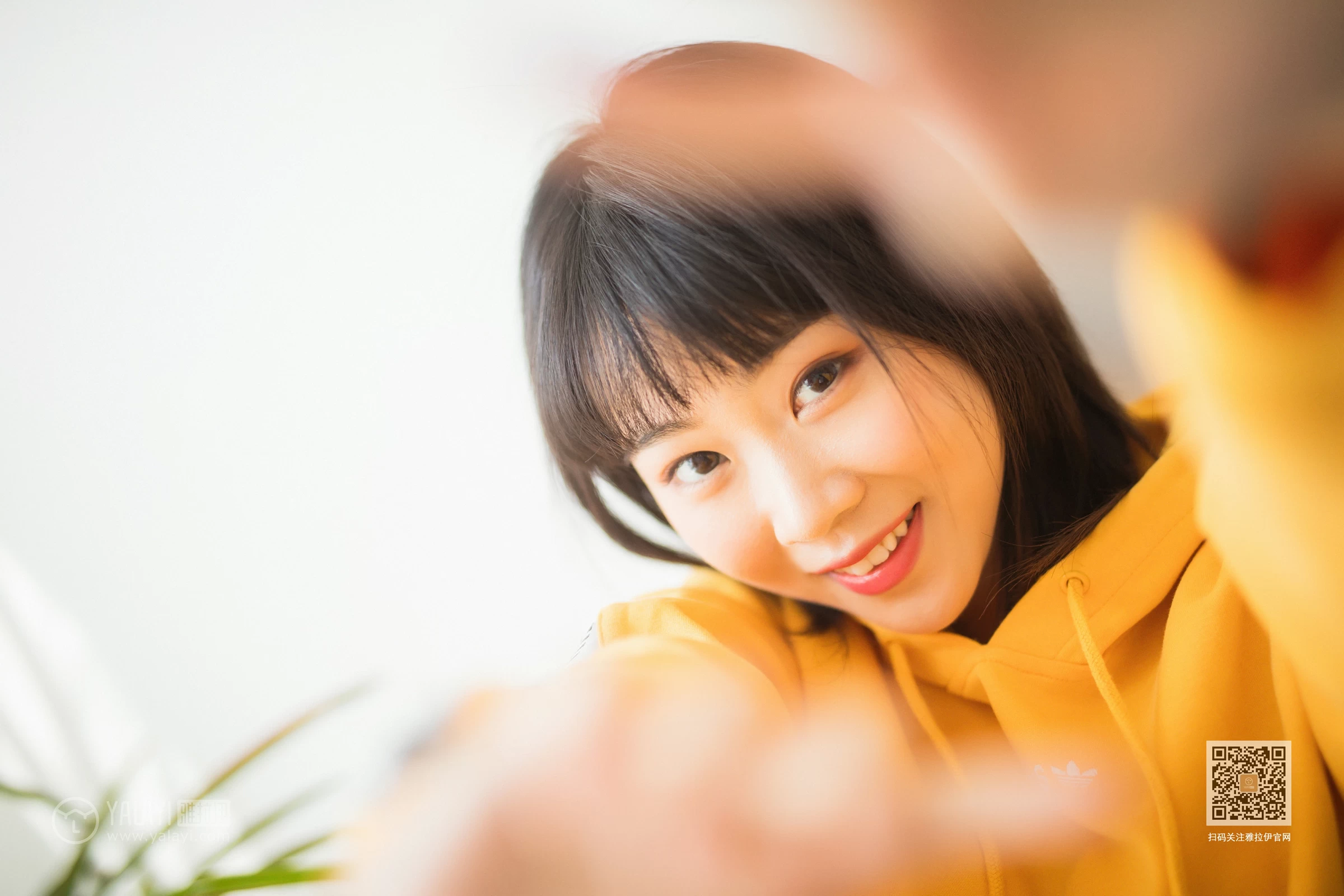 [YALAYI雅拉伊]Vol.528 缤纷阳光 粉粉 橙色卫衣加白色性感内衣私房写真集第7张