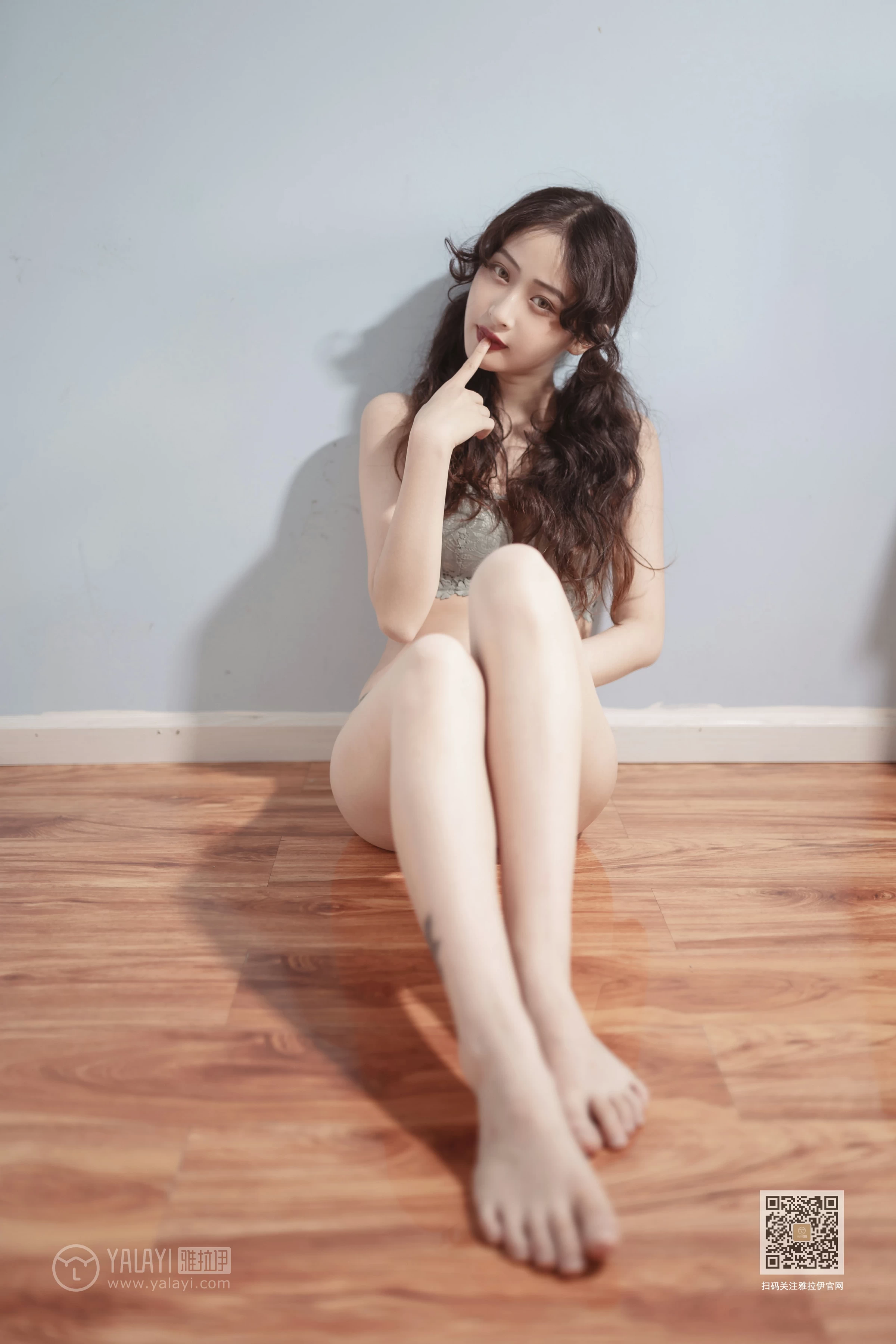 [YALAYI雅拉伊]Vol.547 玉影 西子 灰色蕾丝内衣居家性感私房写真集第2张