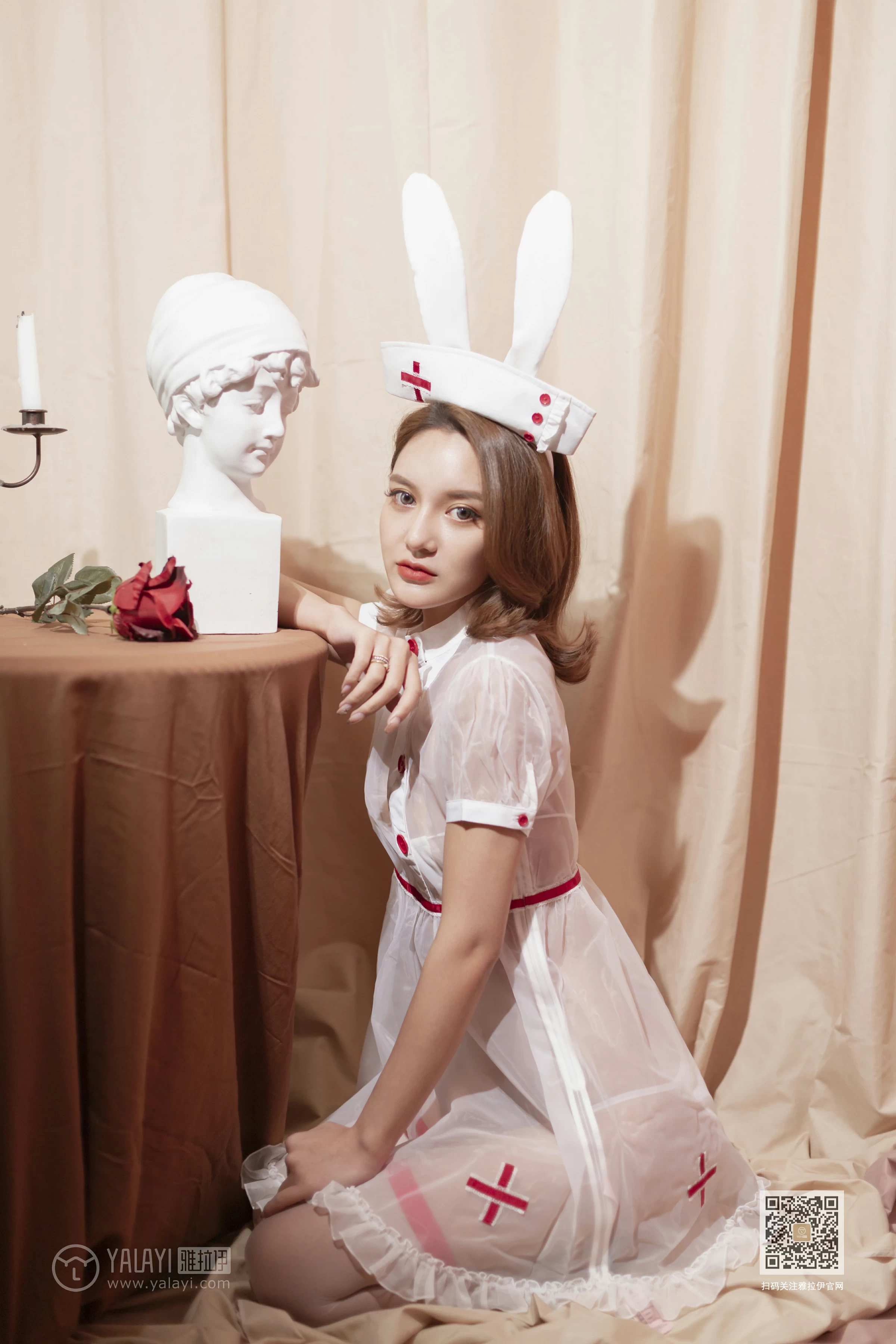 [YALAYI雅拉伊]Vol.556 最美守护者 刘子炀 透视情趣护士制服加白色丝袜美腿玉足性感私房写真集第6张