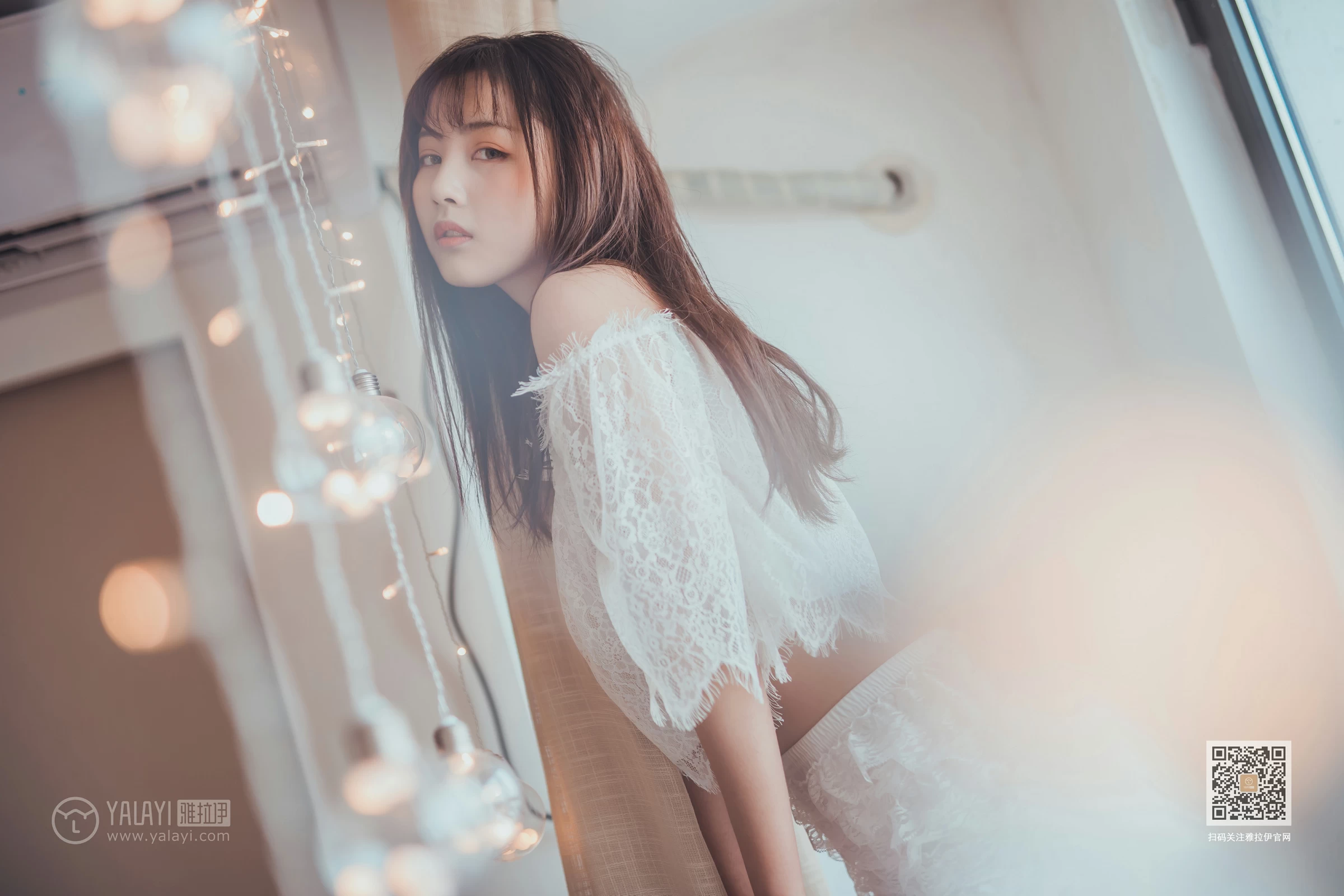 [YALAYI雅拉伊]Vol.588 清水有毒 唐芯 白色透视镂空上衣加短裤性感私房写真集第9张