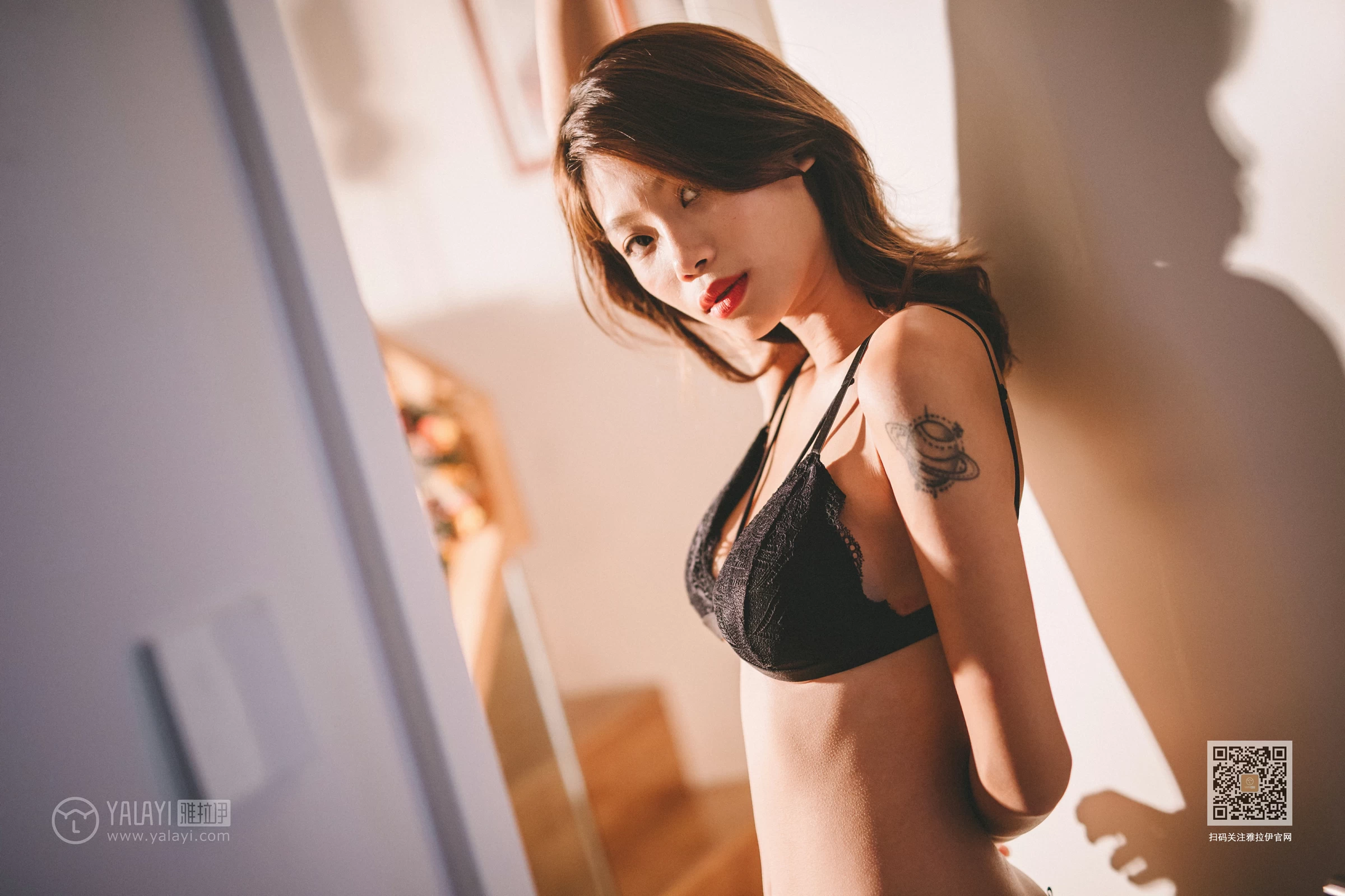 [YALAYI雅拉伊]Vol.598 她们出去了 静初 黑色蕾丝内衣居家性感私房写真集第13张