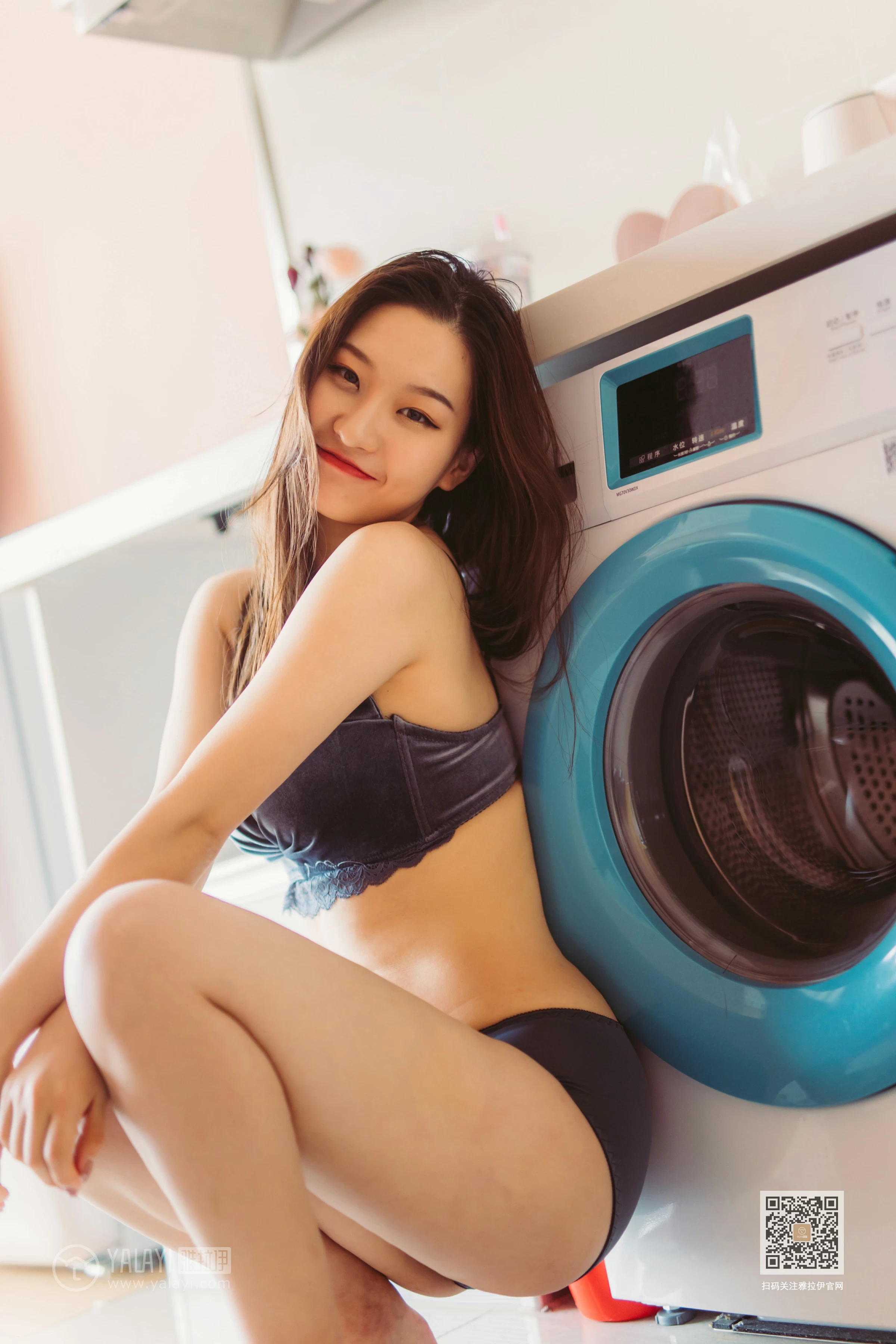 [YALAYI雅拉伊]NO.603 《新晋女友》明月 蓝色蕾丝内衣居家性感私房写真集第14张