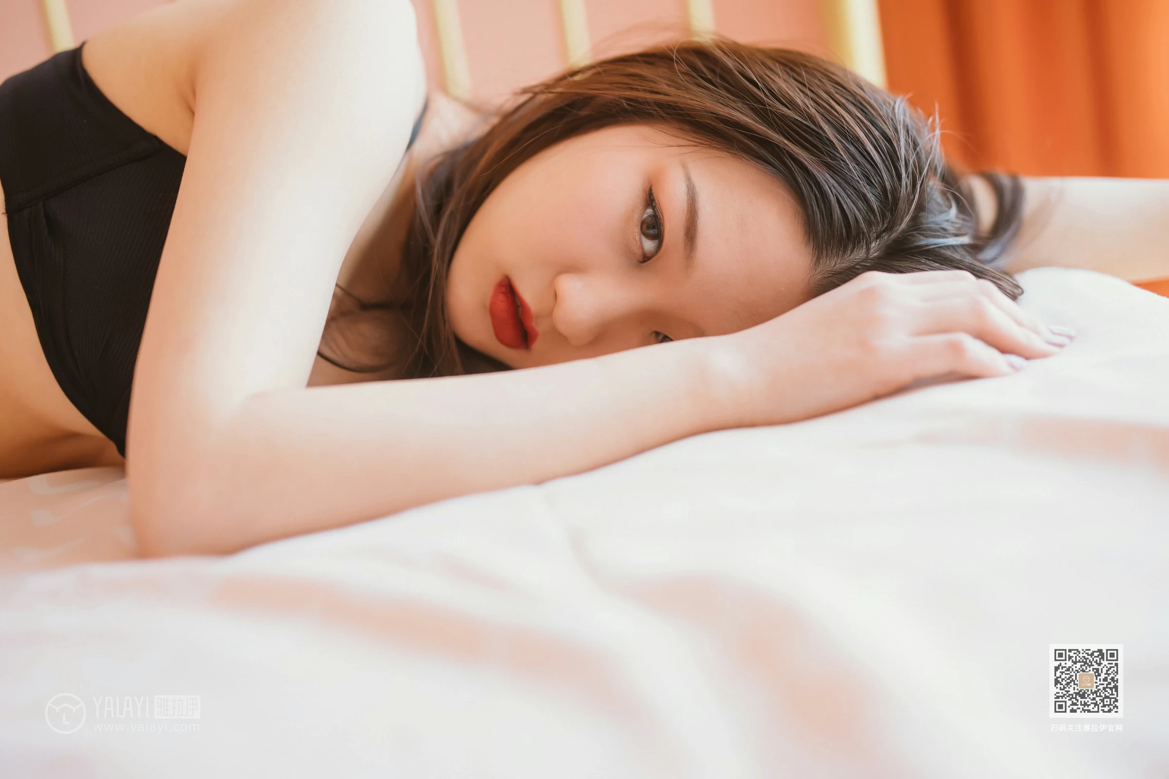 [YALAYI雅拉伊]NO.609 《想恋爱了》 明月 透视镂空睡衣加黑色性感内衣居家私房写真集第7张