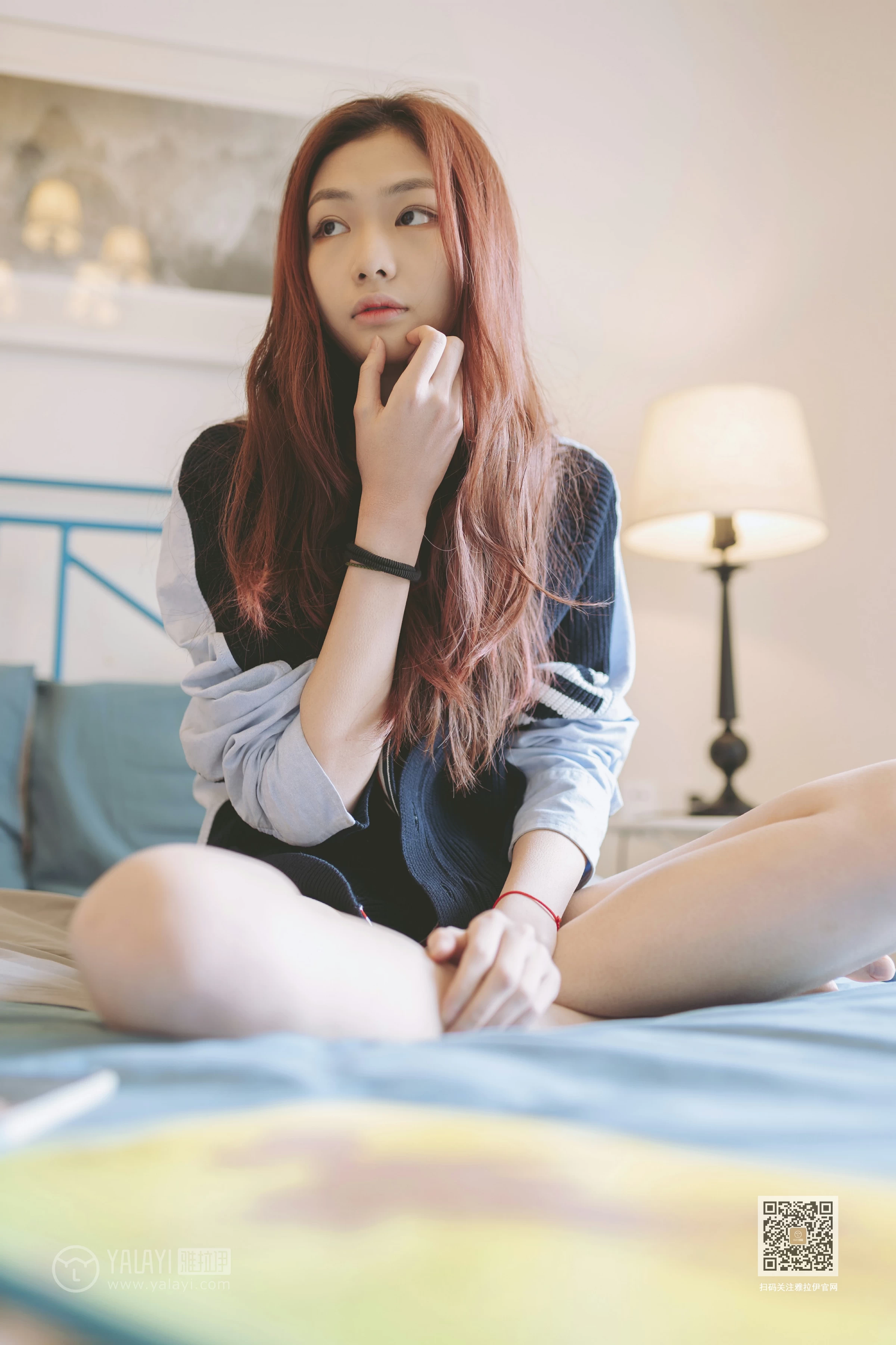 [YALAYI雅拉伊]NO.611 《你还要生气吗(1)》 鸭鸭 蓝色卫衣加粉色内衣性感私房写真集第1张