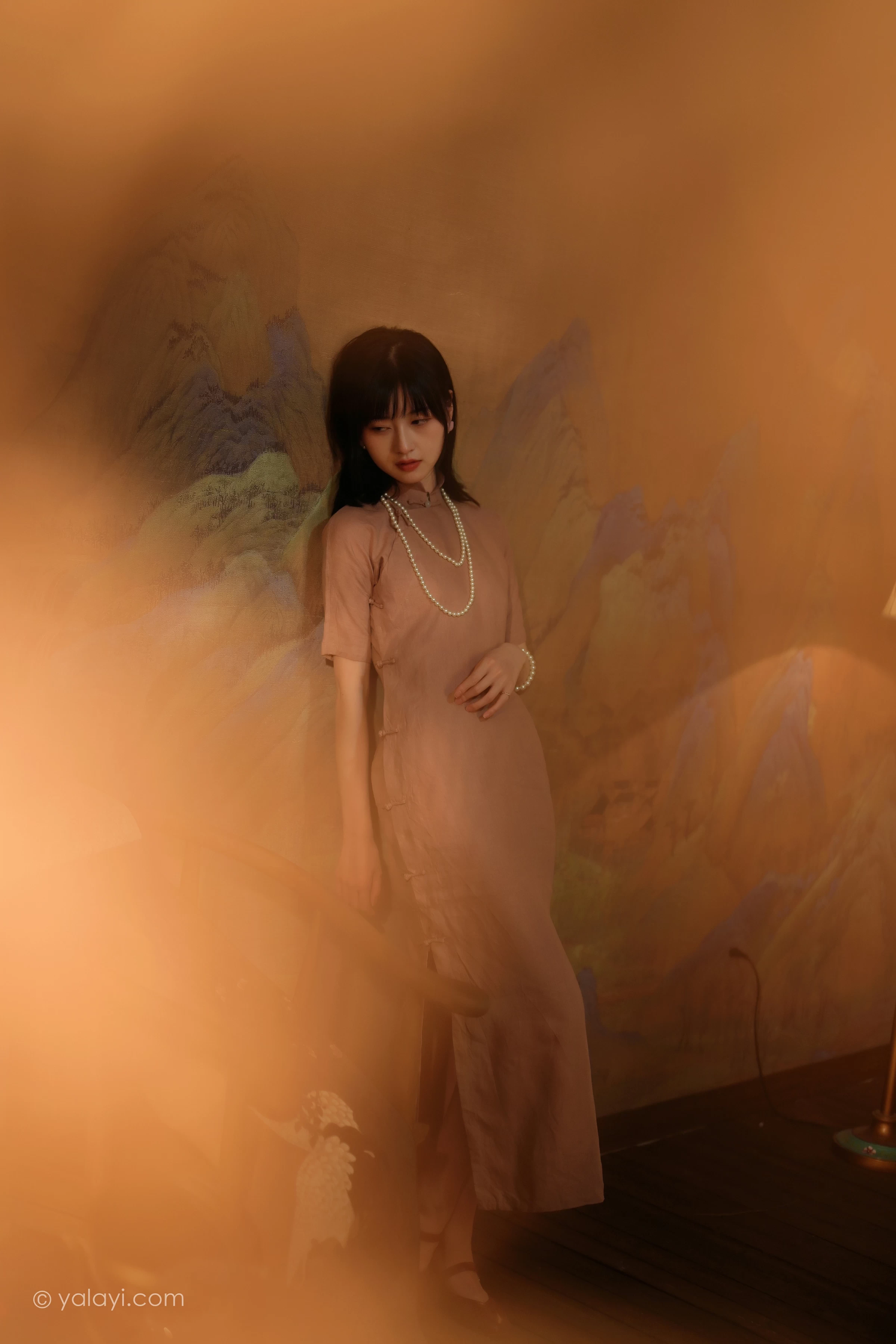 [YALAYI雅拉伊]2022.01.19 深夜的灯光 京京 粉色宽松旗袍裙民国风写真第13张