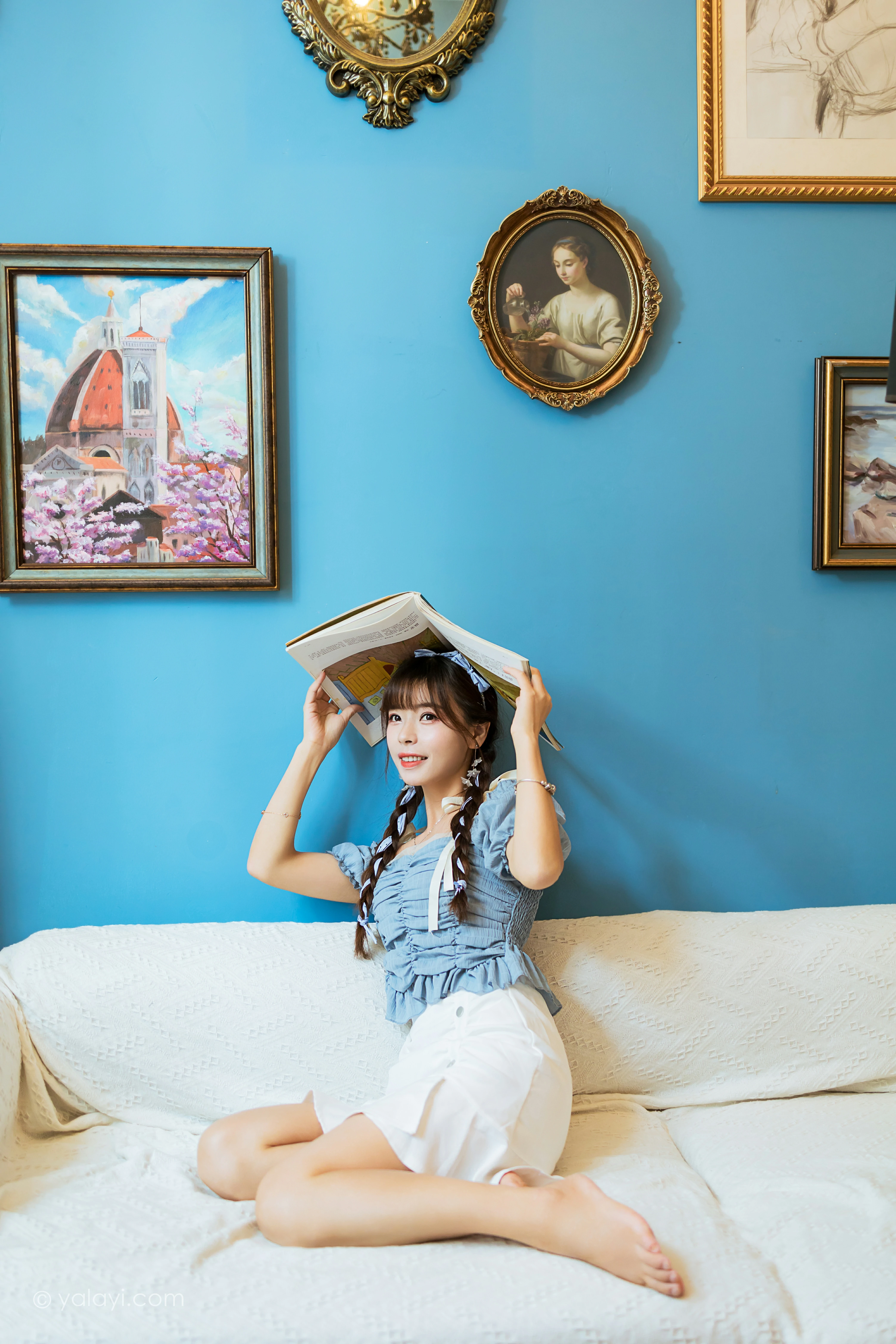 [YALAYI雅拉伊]NO.850 灵魂画师 程小蝶 蓝色抹胸上衣加白色短裙清纯可爱写真集第10张