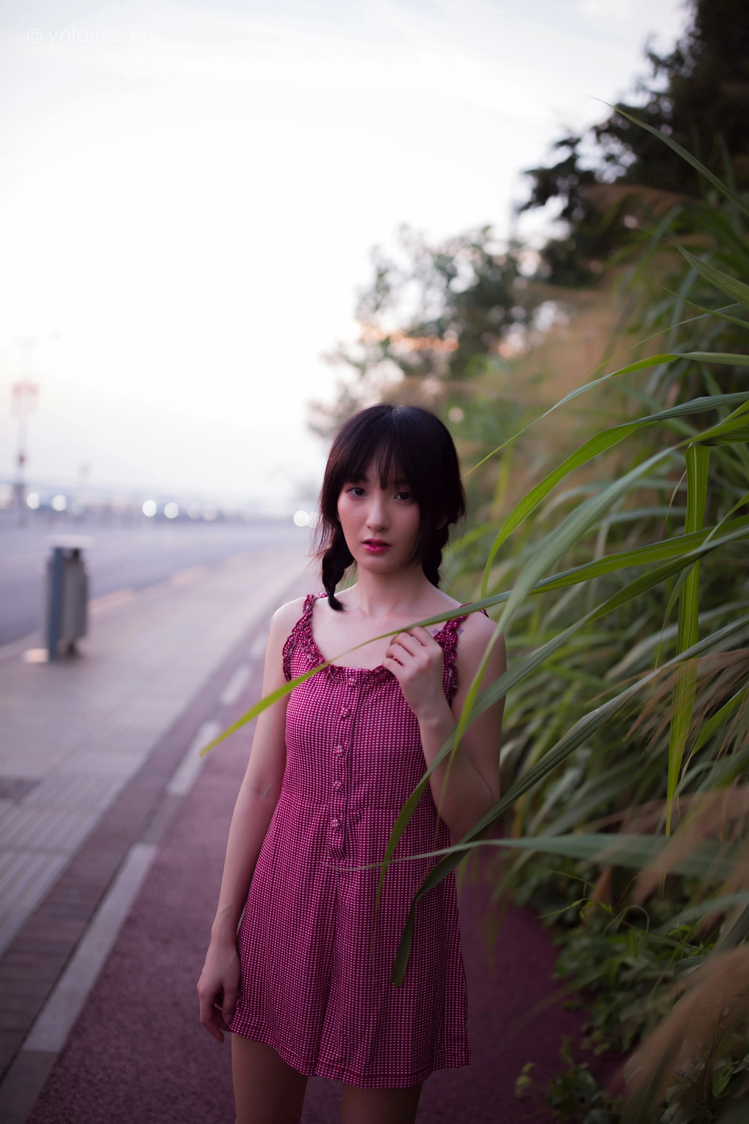 [YALAYI雅拉伊]NO.702 《暮色》 落落 粉色吊带连体短裤清纯私房写真集第16张