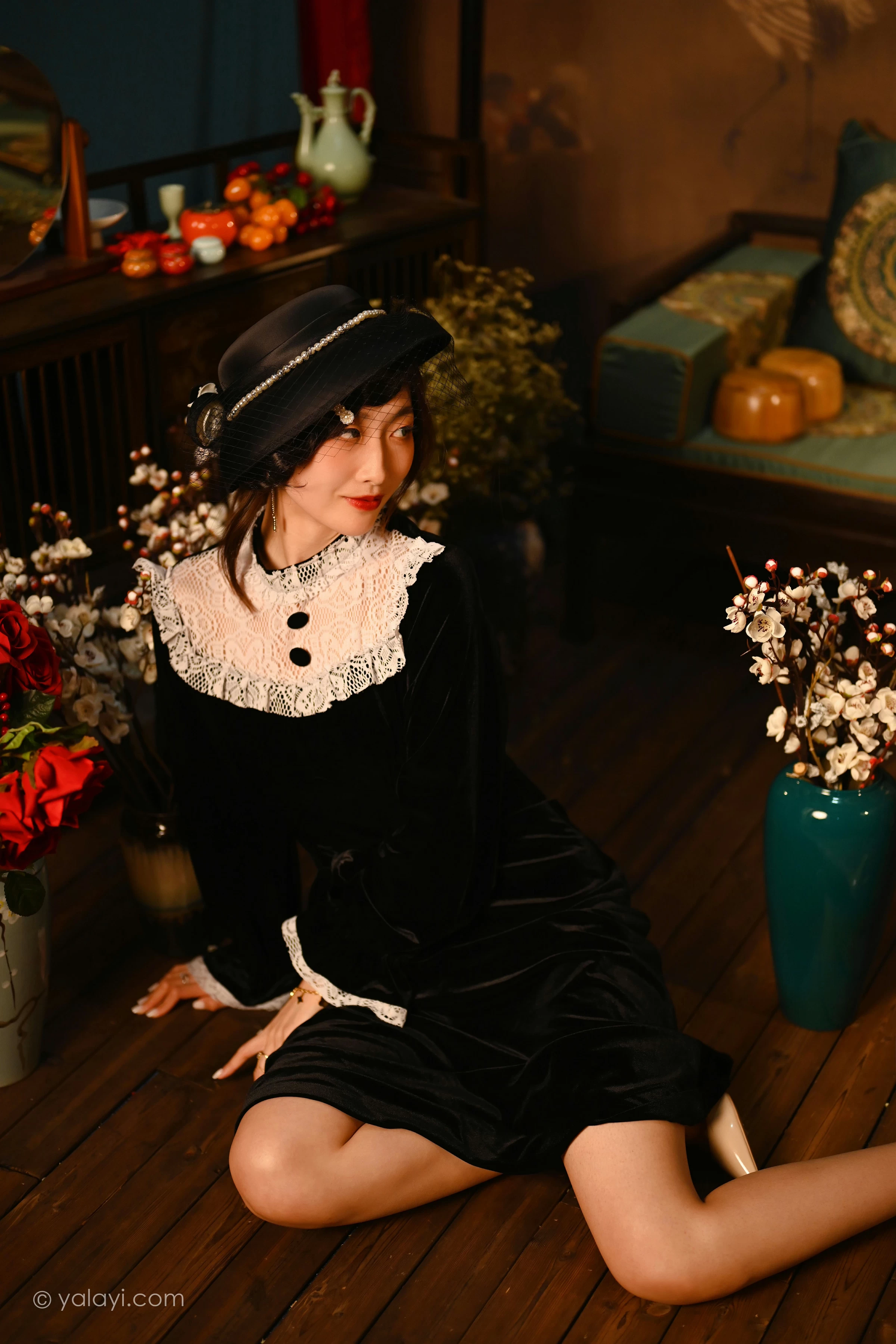 [YALAYI雅拉伊]2022.01.15 莫忘我 佳佳 黑色蕾丝镂空礼服裙性感私房写真集第9张