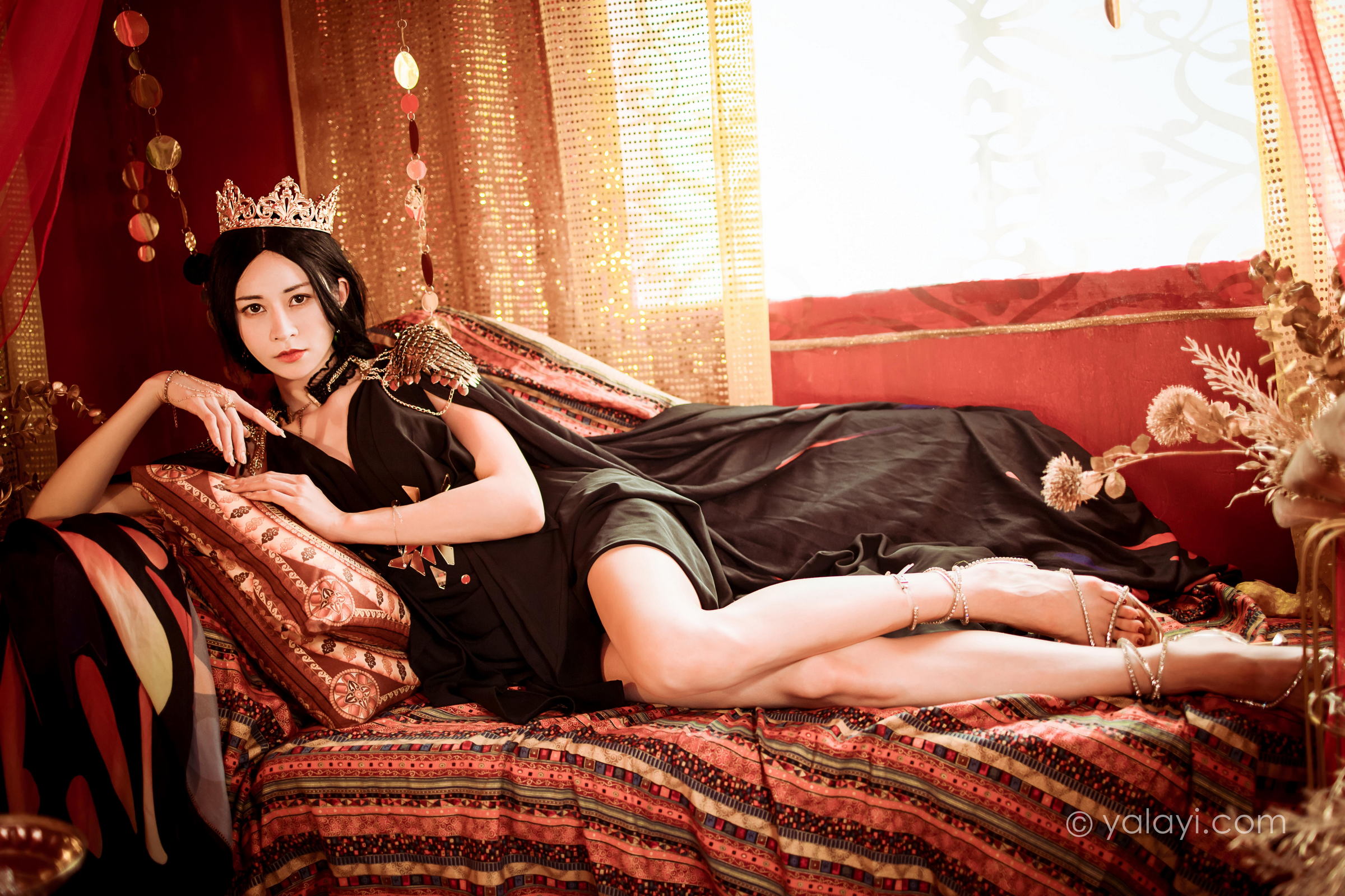 [YALAYI雅拉伊]2022.07.29 鬼刀公主 陈若冰 黑色披肩加黑色深V情趣礼服裙性感私房写真集第11张