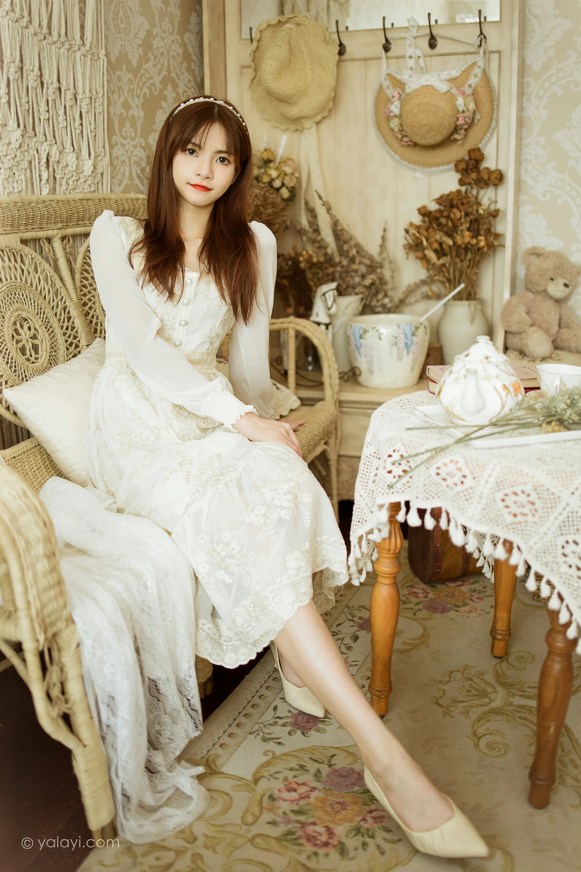 [YALAYI雅拉伊]2021.11.29 花白裙 茹莎 白色休闲蕾丝连衣裙居家性感写真集第2张