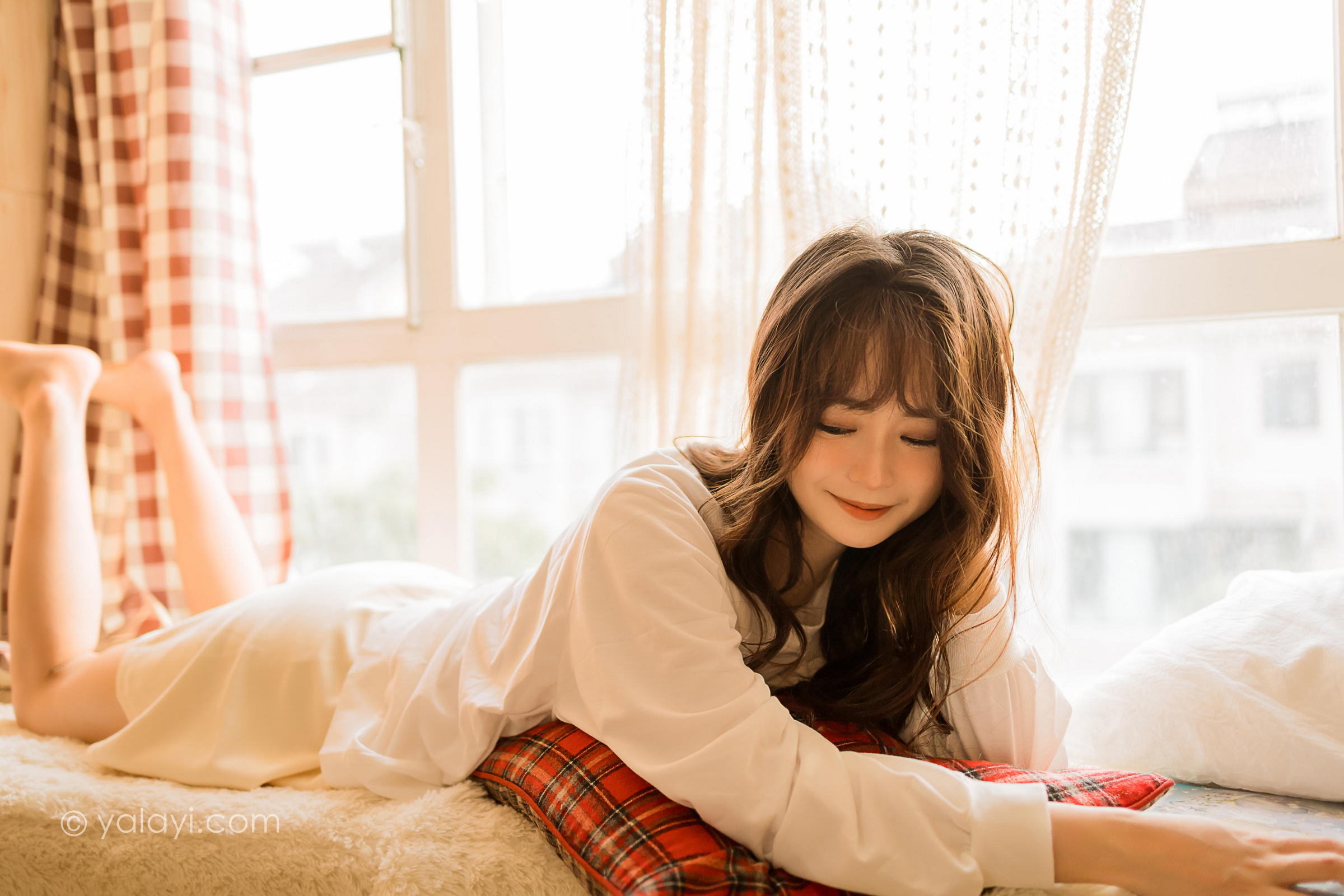 [YALAYI雅拉伊]2022.05.07 快乐加倍 小亭 白色礼服衬衫加短裙清纯写真集第3张