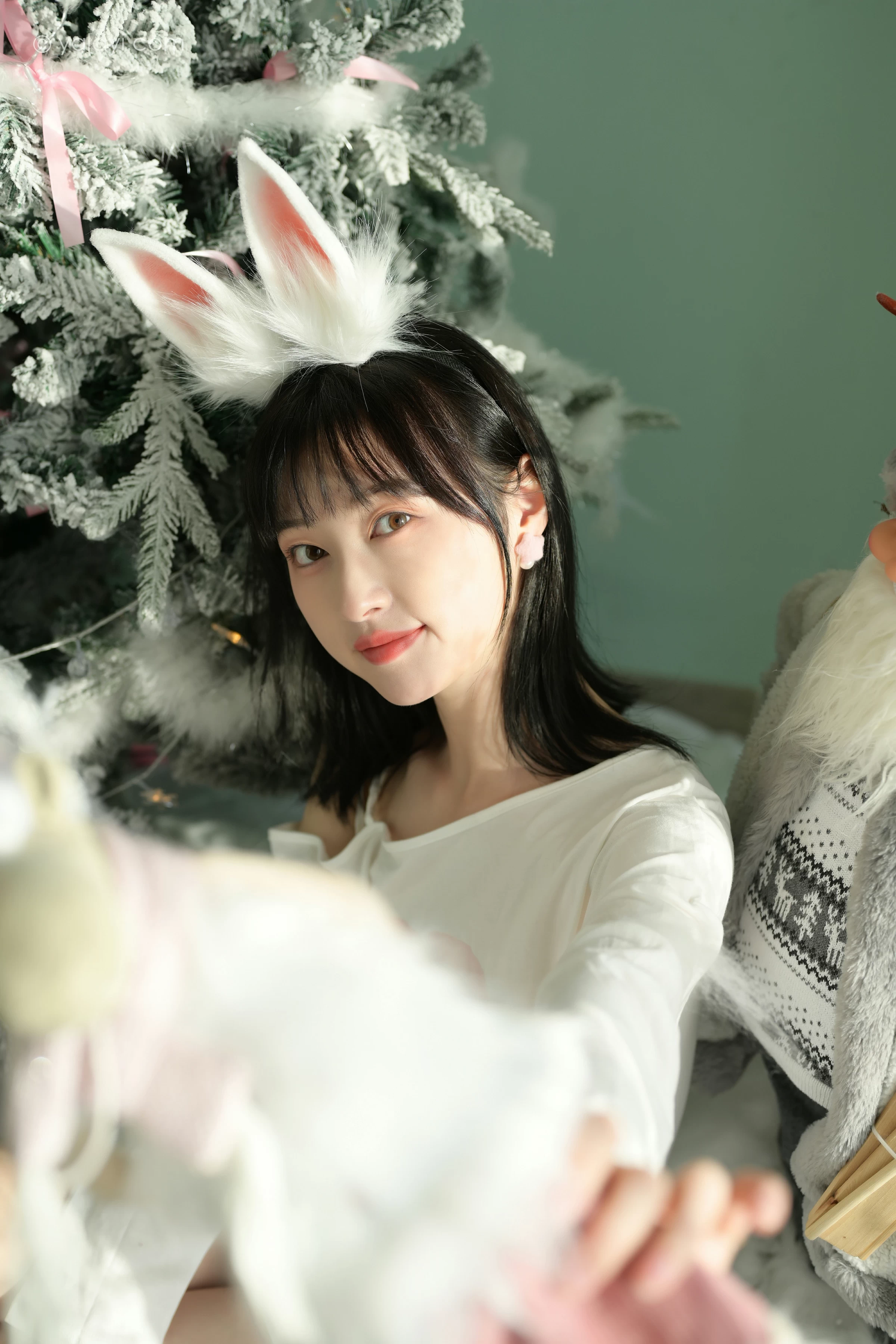 [YALAYI雅拉伊]2021.12.31 迎新 京京 白色透视宽松卫衣居家性感写真集第7张