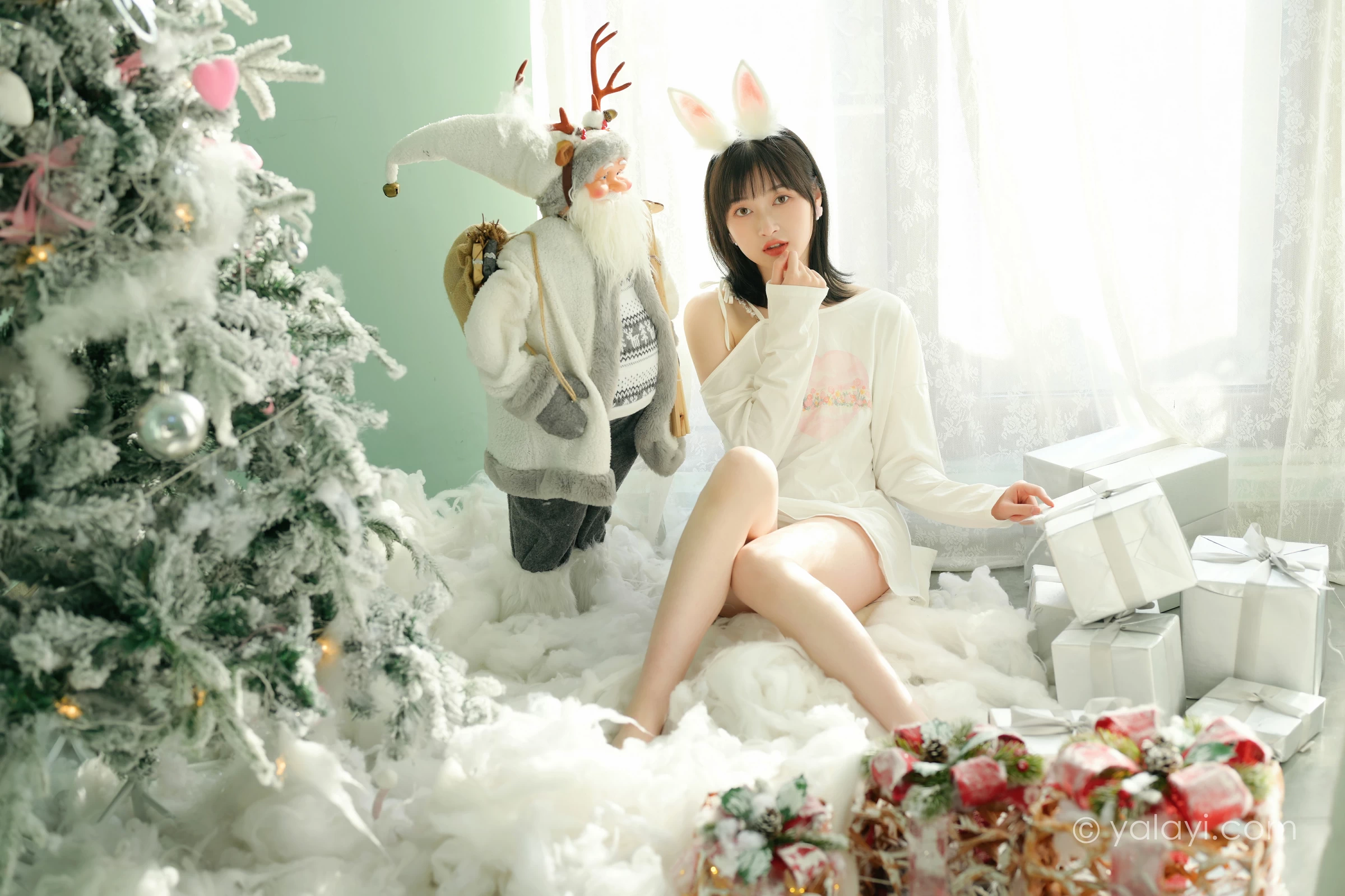 [YALAYI雅拉伊]2021.12.31 迎新 京京 白色透视宽松卫衣居家性感写真集第10张