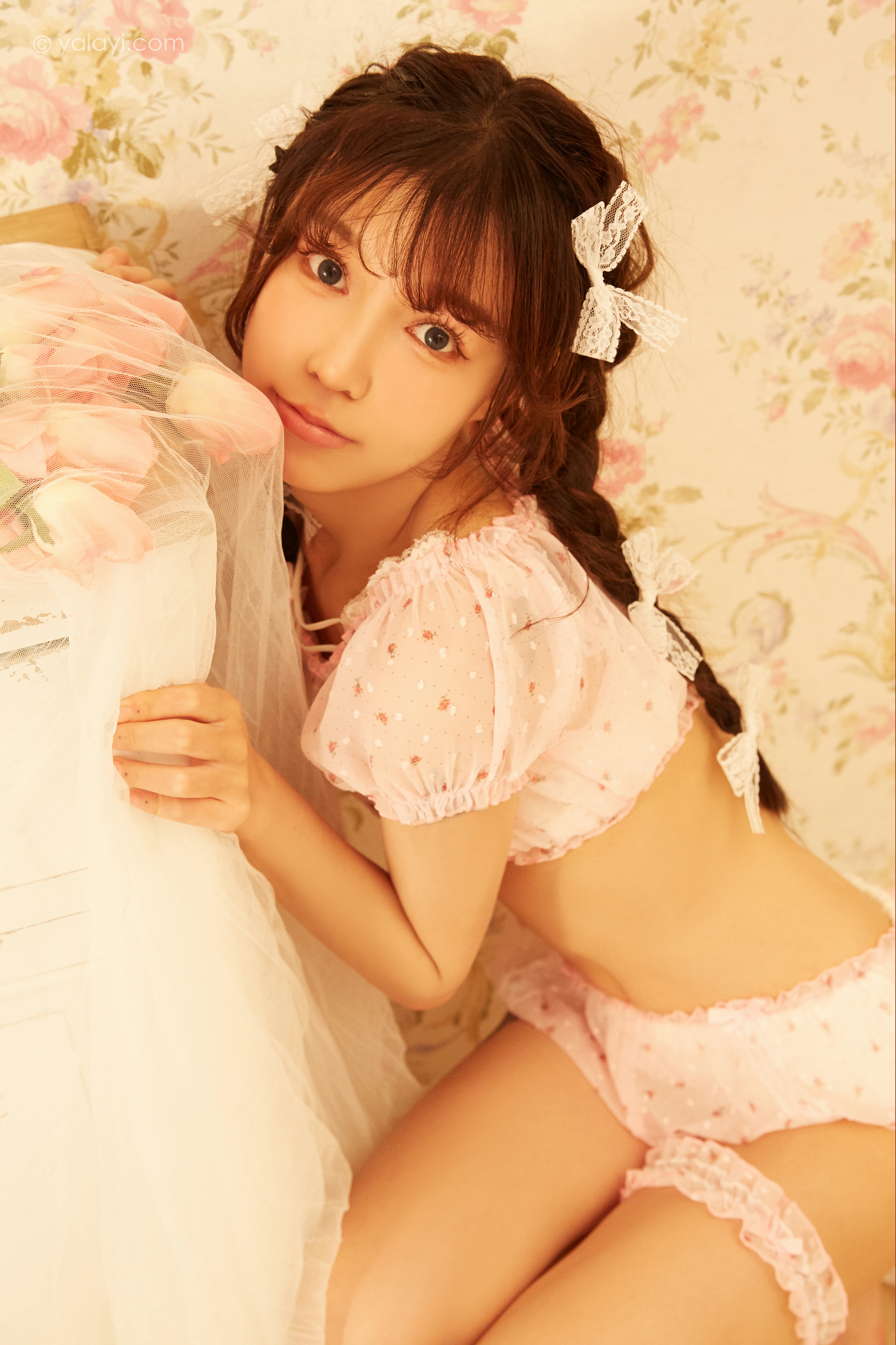 [YALAYI雅拉伊]NO.852 如花 文婧 粉色情趣上衣与短裤加白色丝袜美腿性感私房写真集第13张