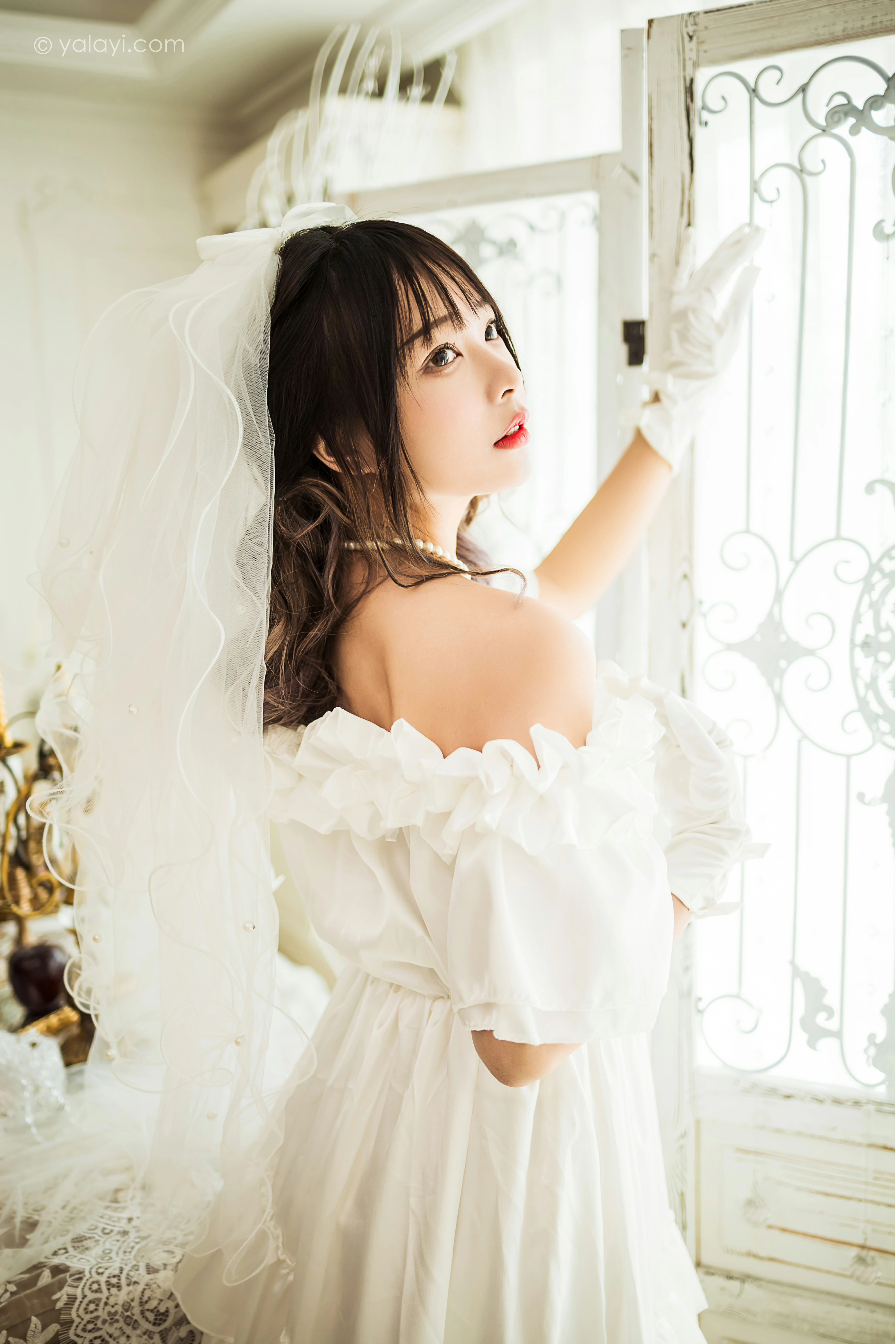 [YALAYI雅拉伊]NO.862 美丽的梦 阿禾 白色抹胸婚纱性感写真集第2张