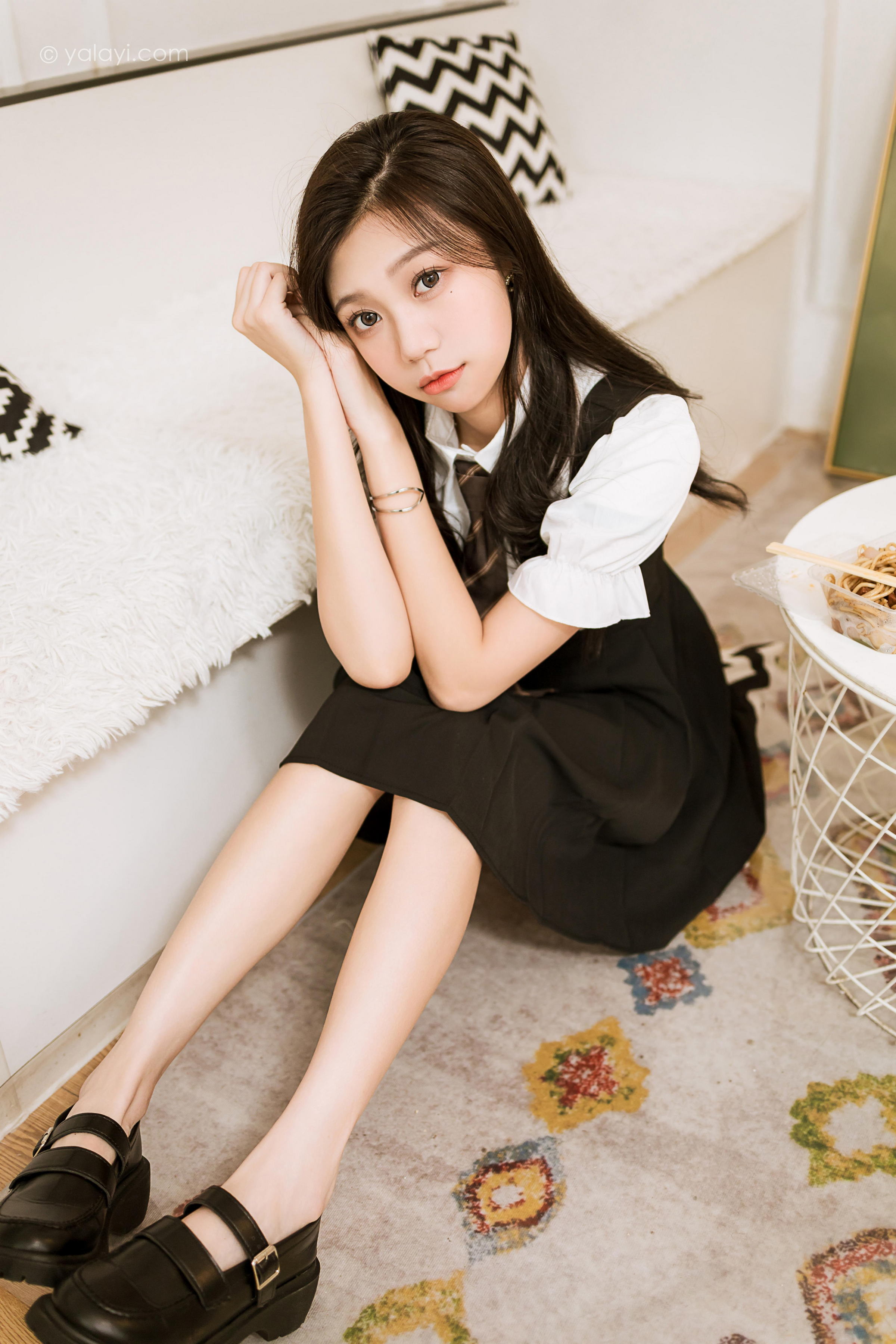 [YALAYI雅拉伊]2022.06.22 一生欢喜 梓瑶 黑色JK制服裙加白色衬衫清纯写真集第7张