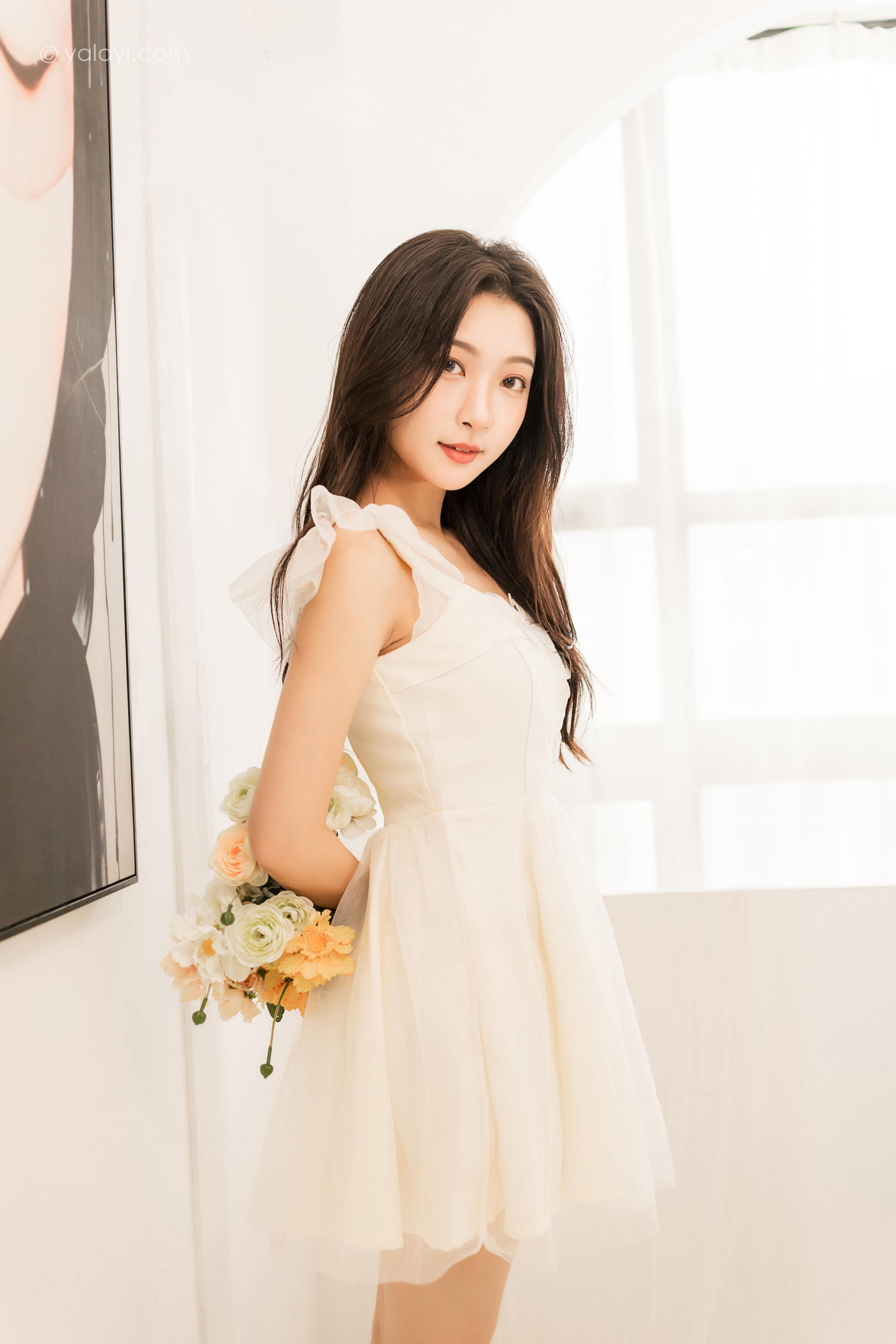 [YALAYI雅拉伊]2022.05.25 你别太迷人 徐小云 白色连衣裙居家清纯写真集第5张