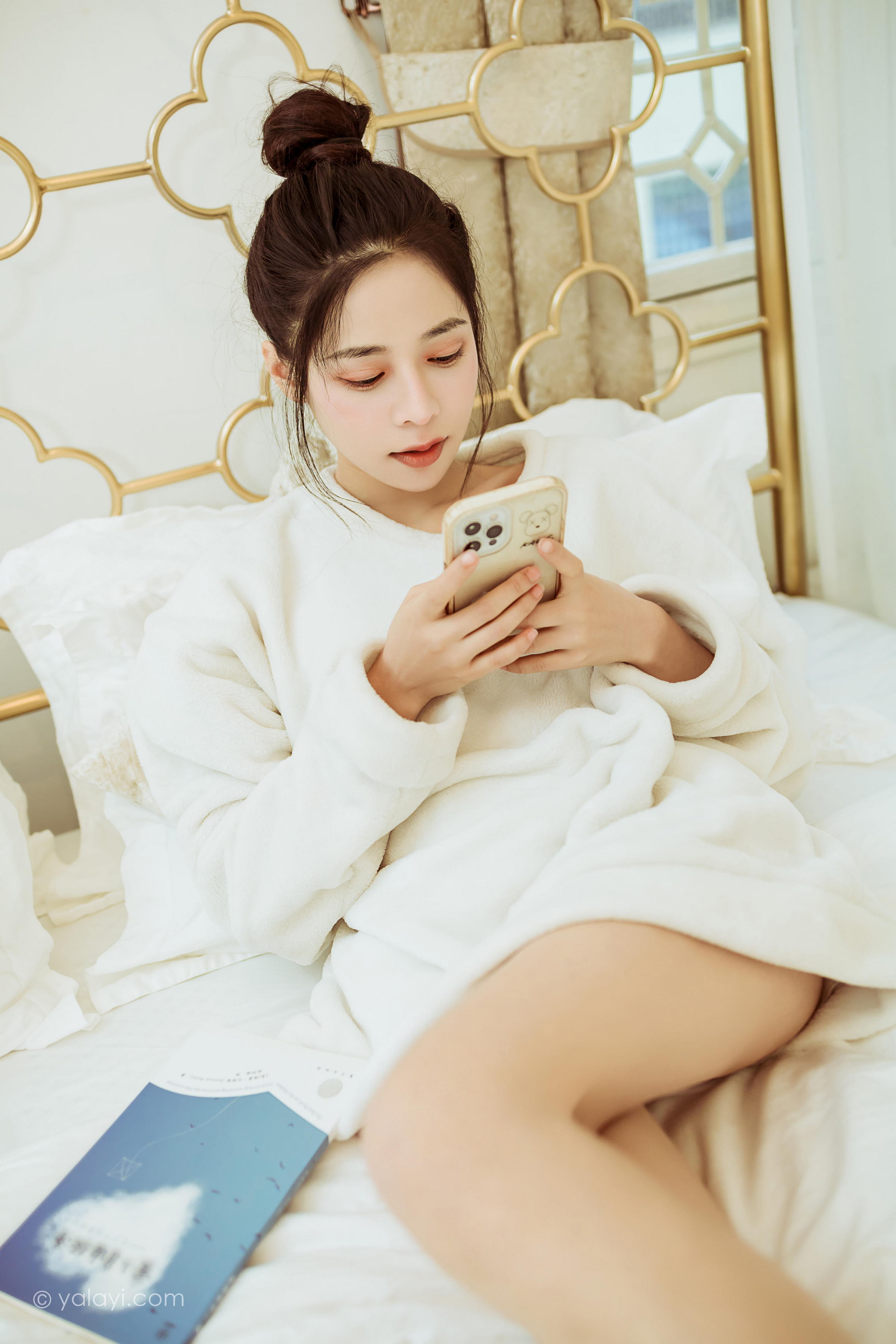 [YALAYI雅拉伊]2022.03.02 恋爱日常 诗咏 白色连身毛衣居家清纯写真集第9张