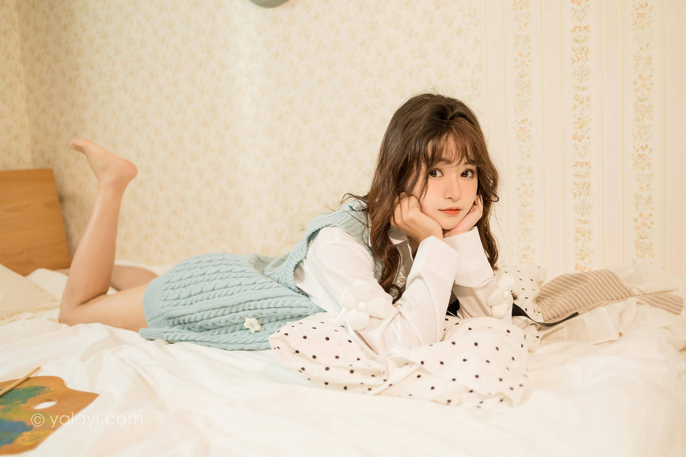 [YALAYI雅拉伊]2022.05.18 微微一笑 小亭 灰色镂空毛衣裙加白色衬衫清纯写真集第5张