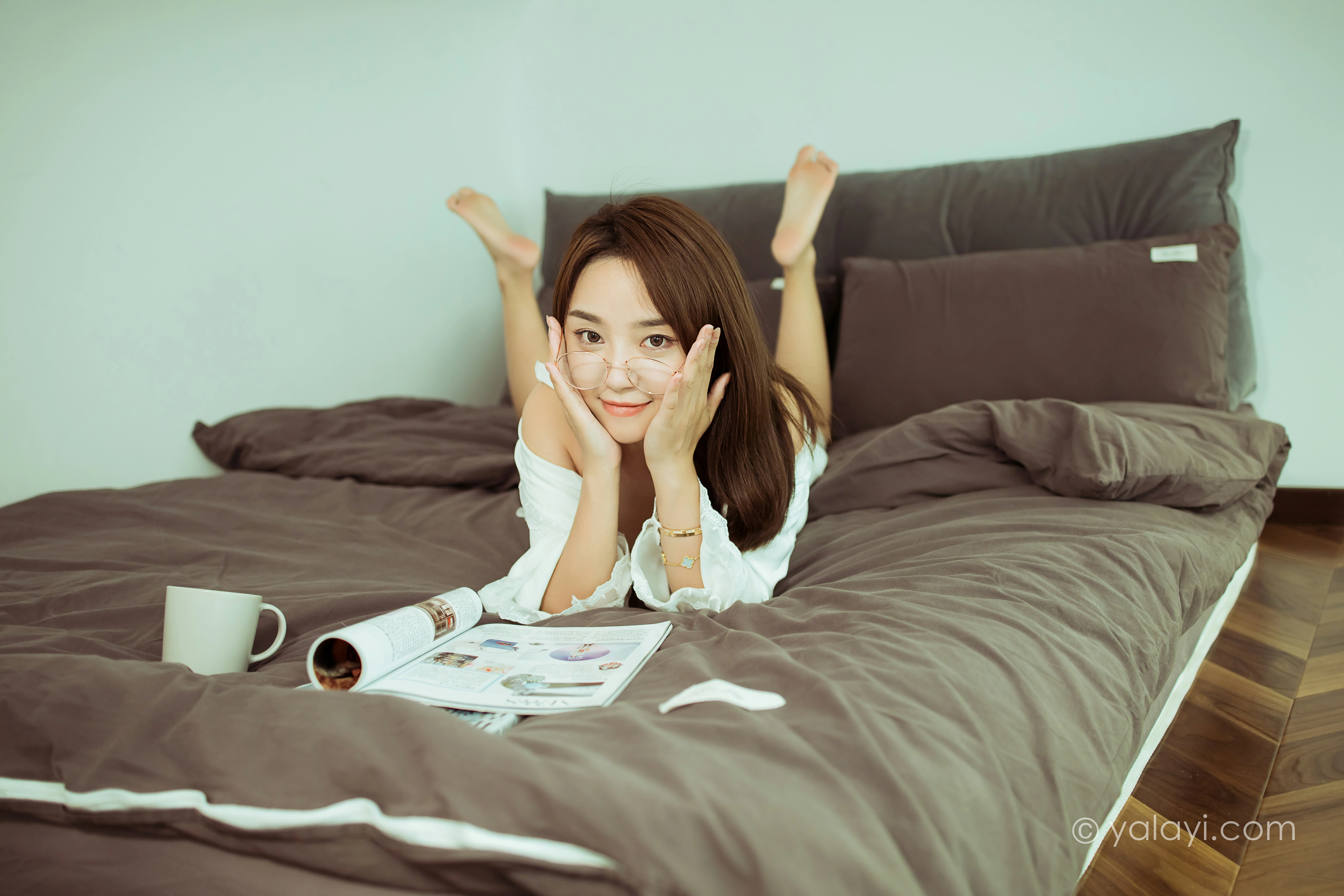 [YALAYI雅拉伊]NO.815 任逍遥 雪儿 白色睡衣加蕾丝内衣性感私房写真集第8张