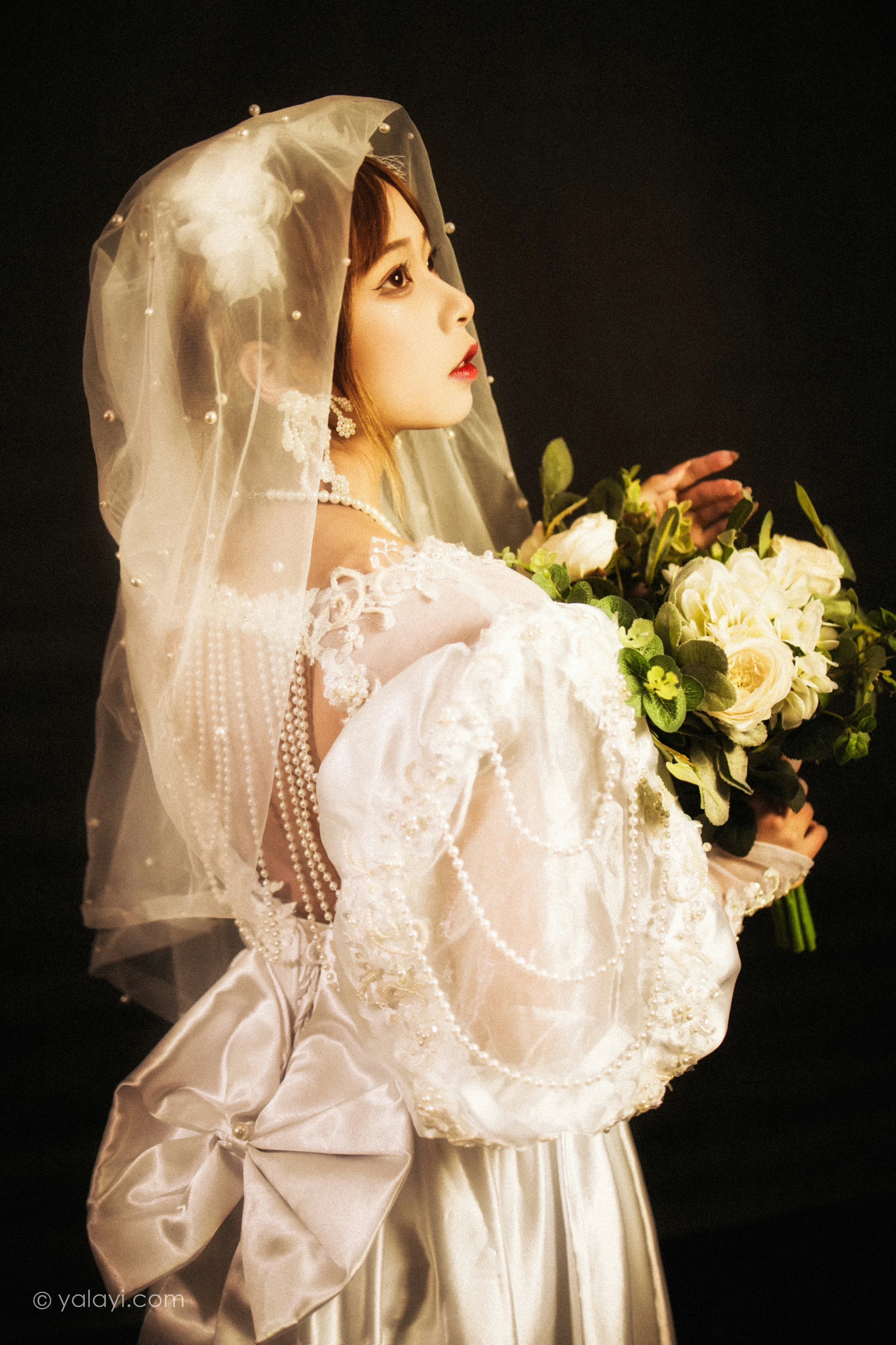 [YALAYI雅拉伊]NO.747 《神明少女》 阿禾 白色和服与蕾丝婚纱性感私房写真集第7张