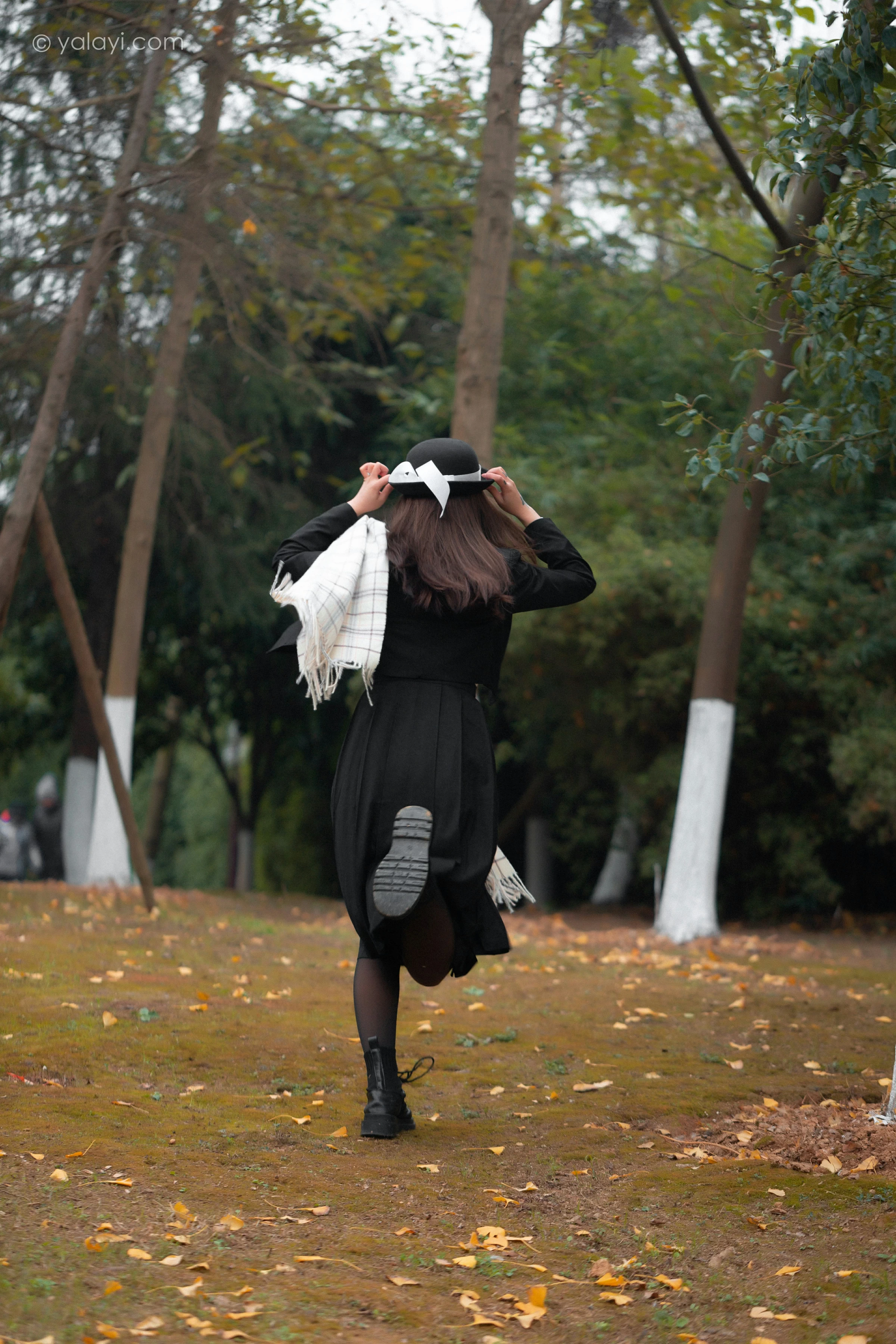 [YALAYI雅拉伊]NO.748 《冬恋》 梦涵 黑色JK制服与短裙加黑丝美腿清纯写真集第5张