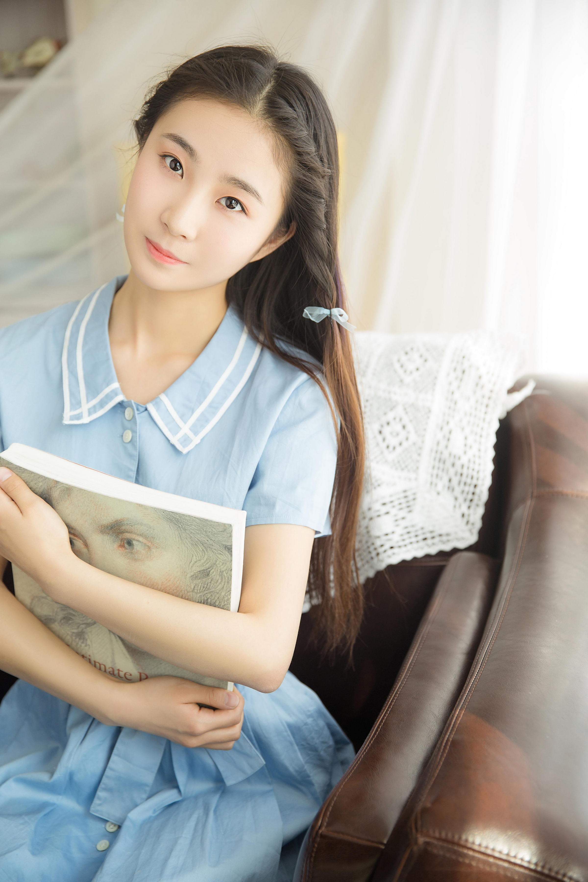 [YALAYI雅拉伊]2022.12.26 如影相随 清纯少女 灰色高中女生制服与白色小背心加安全短裤私房写真集第10张