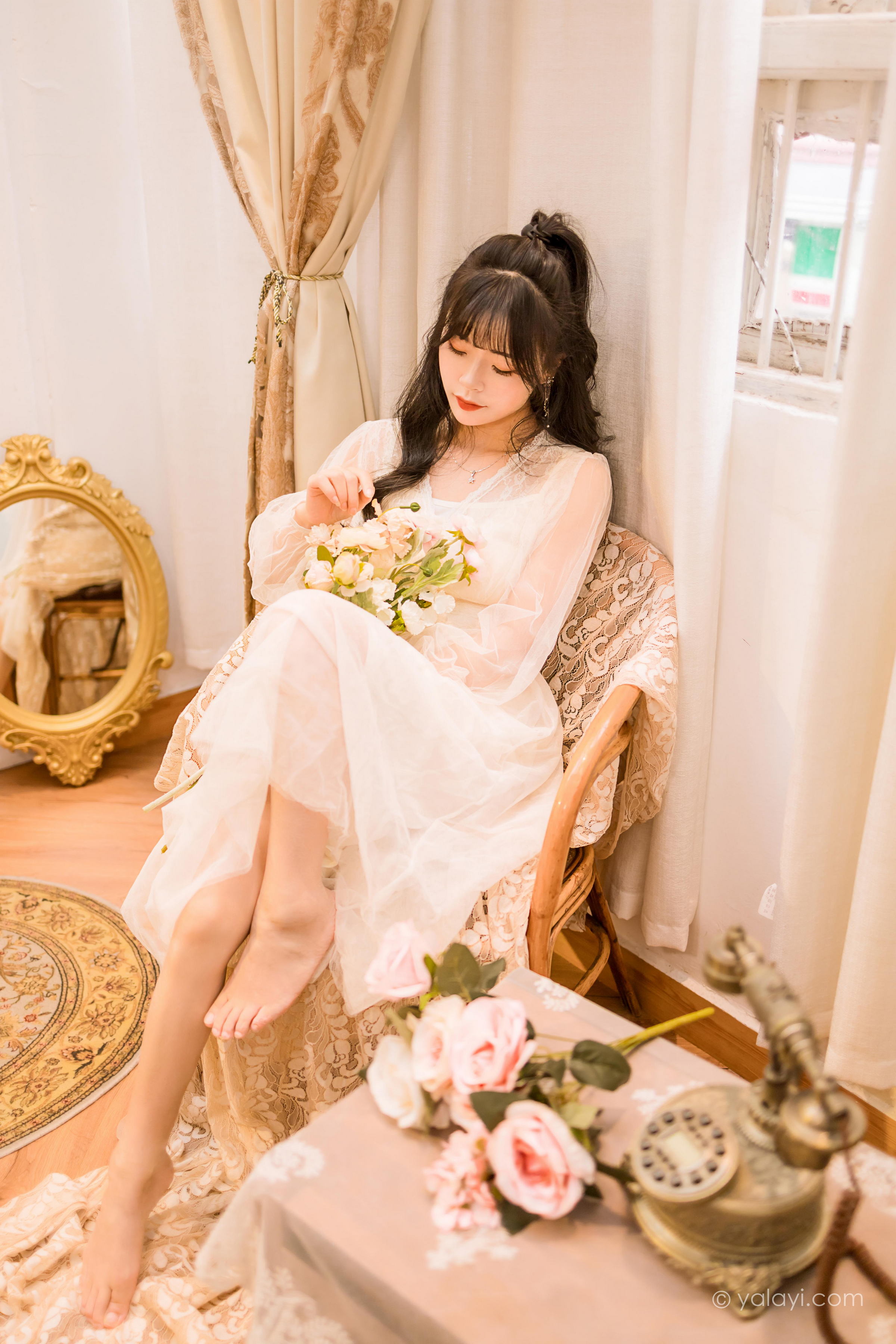 [YALAYI雅拉伊]2022.12.30 梦蝶 程小蝶 白色透视披肩加吊带蕾丝连衣裙清纯写真集第5张
