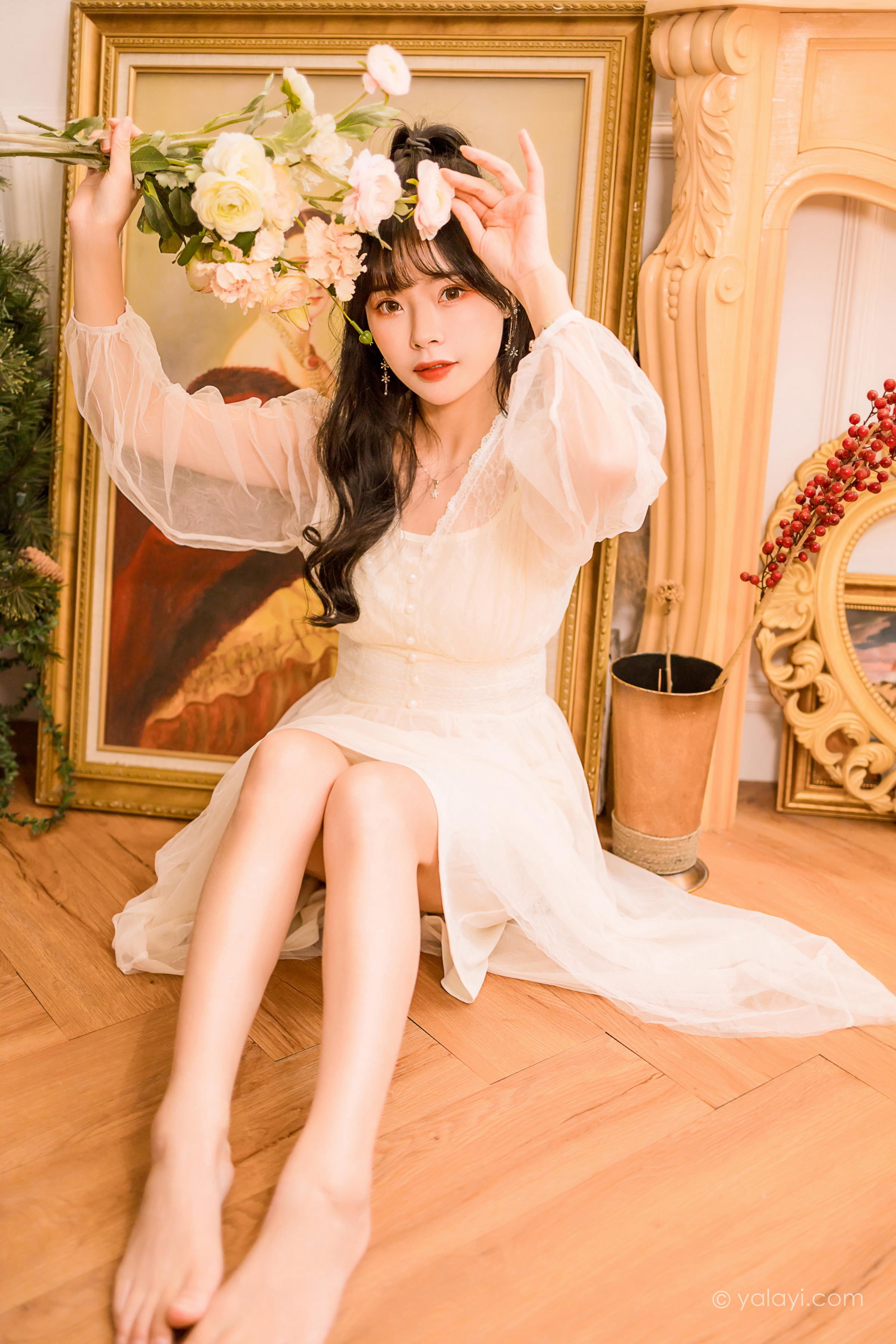 [YALAYI雅拉伊]2022.12.30 梦蝶 程小蝶 白色透视披肩加吊带蕾丝连衣裙清纯写真集第10张