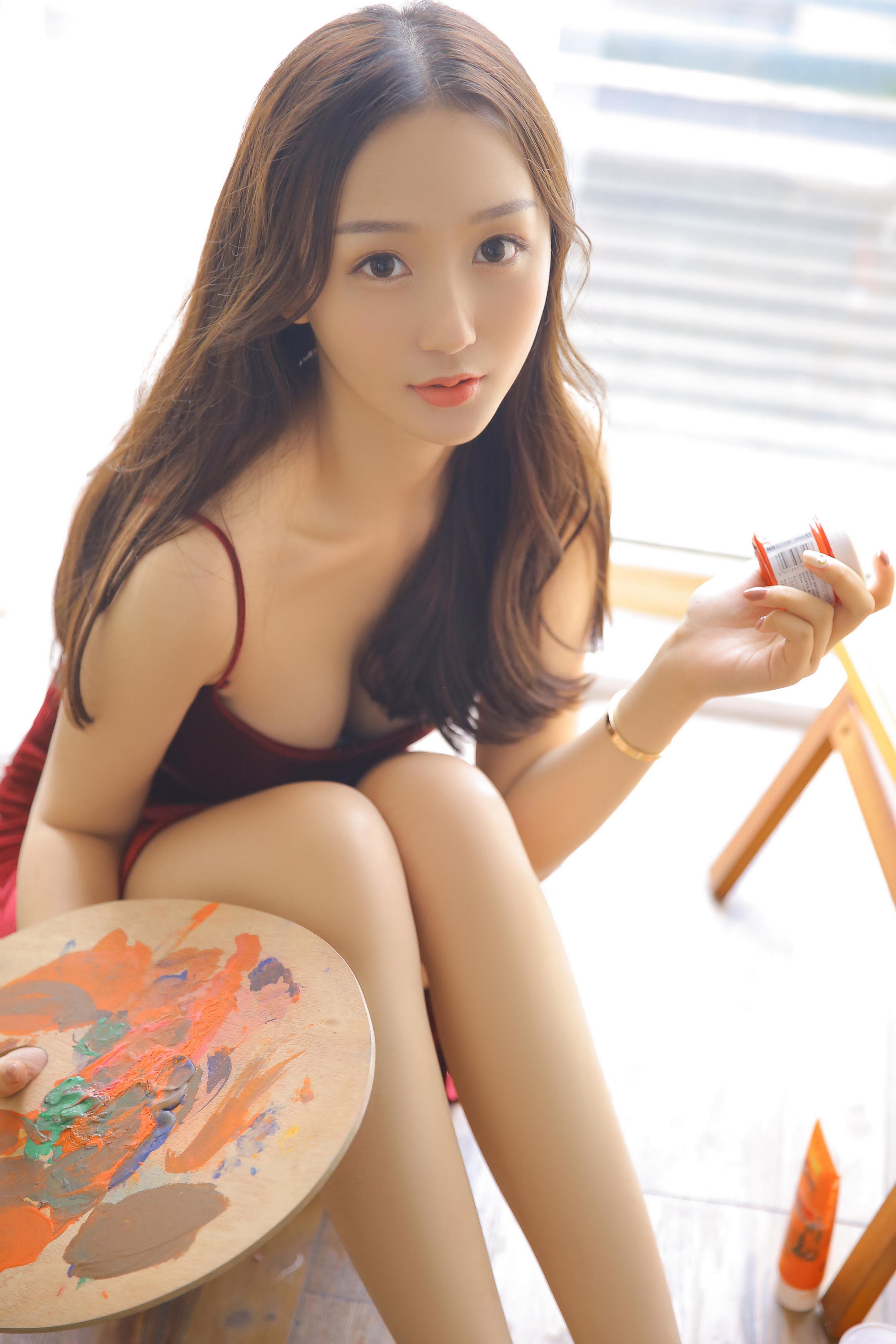 [YALAYI雅拉伊]2023.02.17 幸福女神 小亭 红色紧身吊带连衣裙性感私房写真集第2张