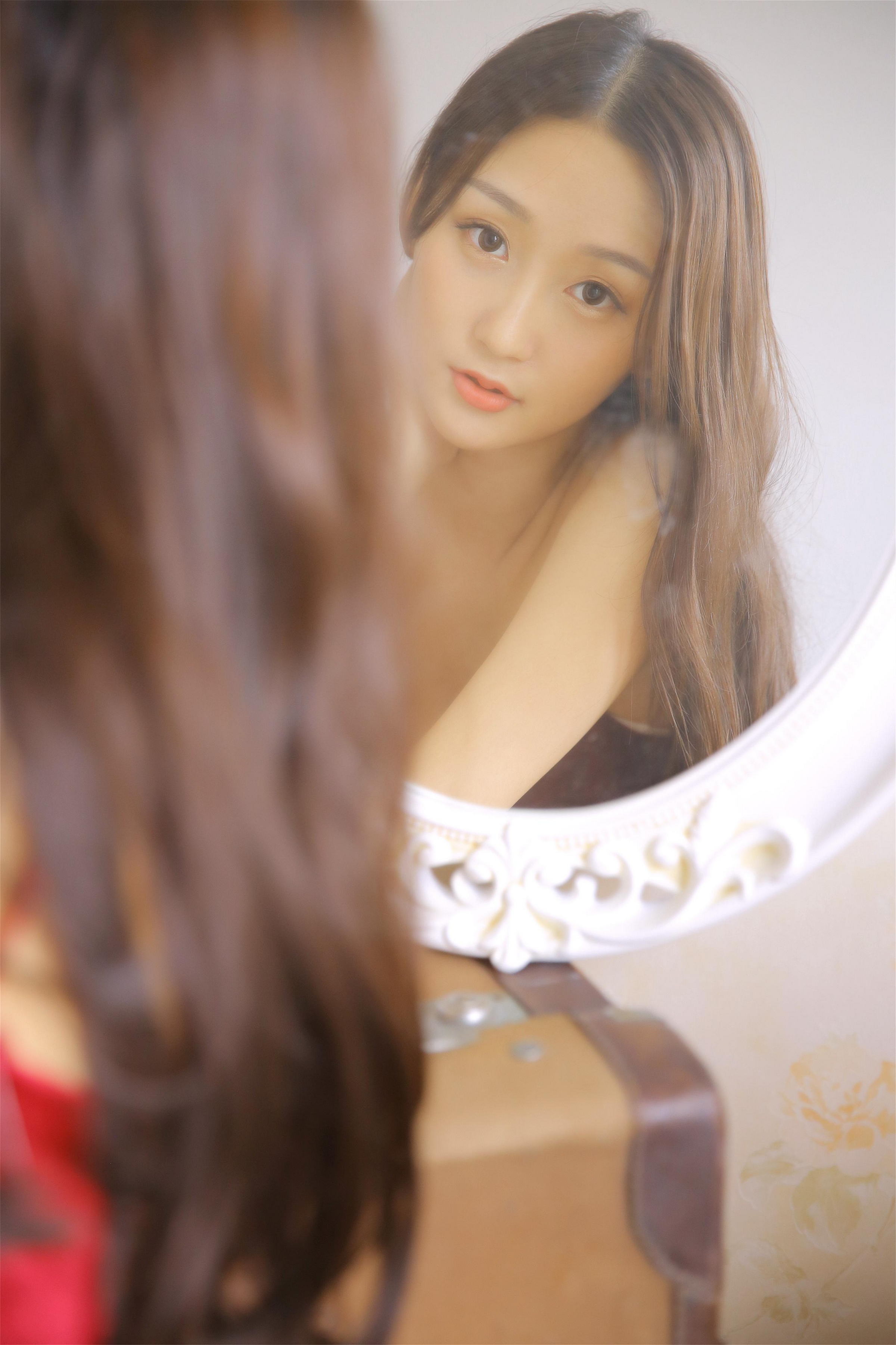 [YALAYI雅拉伊]2023.02.17 幸福女神 小亭 红色紧身吊带连衣裙性感私房写真集第5张