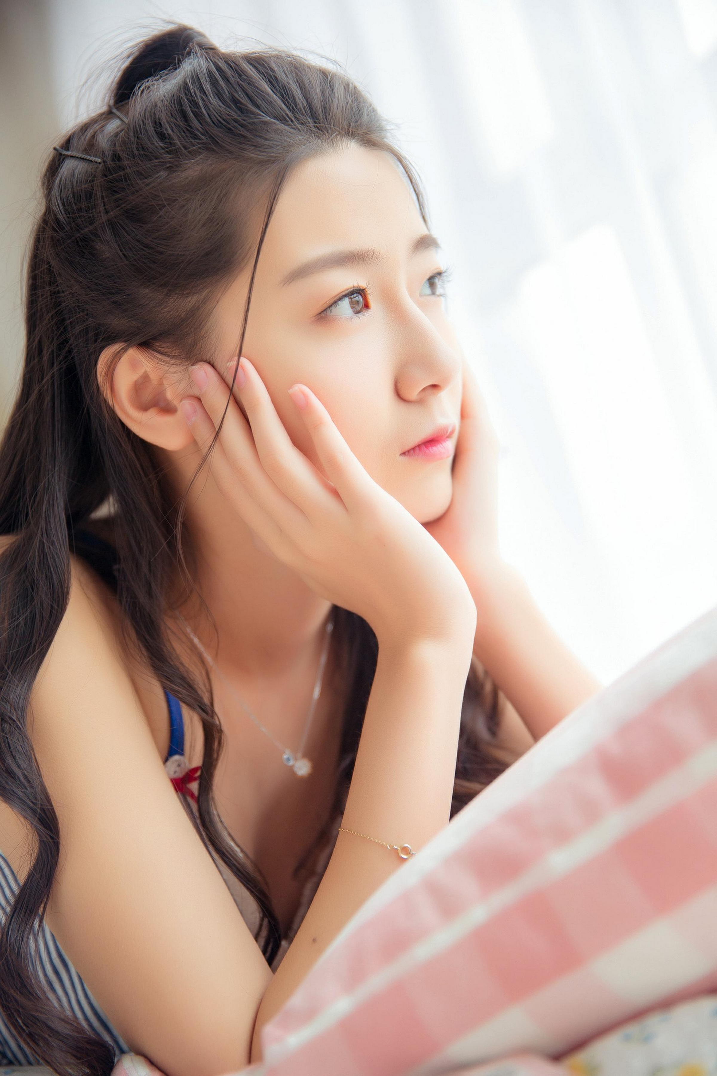 [YALAYI雅拉伊]2023.02.25 清纯小女友 灰色吊带睡衣裙居家私房写真集第2张