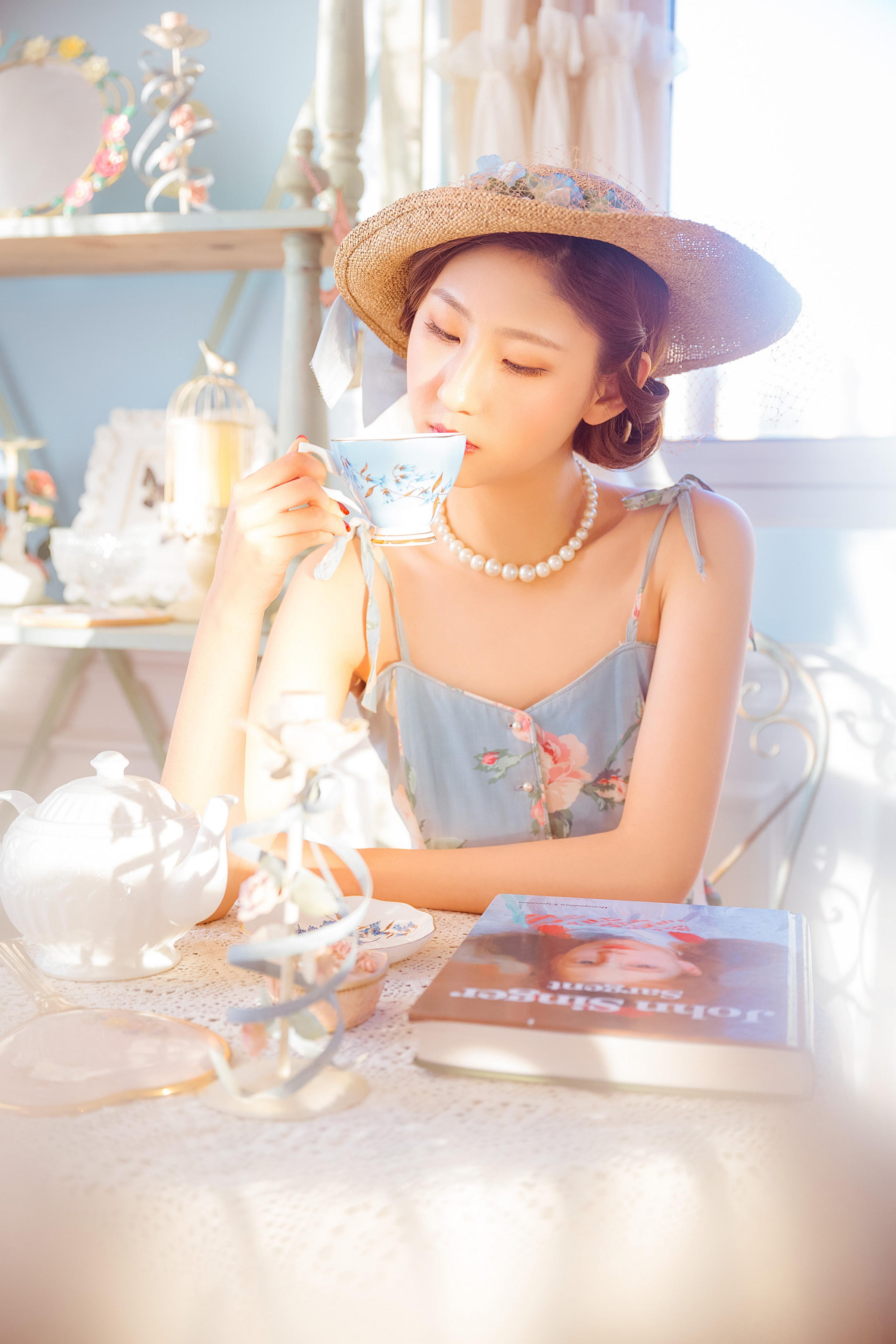 [YALAYI雅拉伊]2023.04.07 花样青春 现代名媛灰色吊带连衣裙清纯写真集第4张